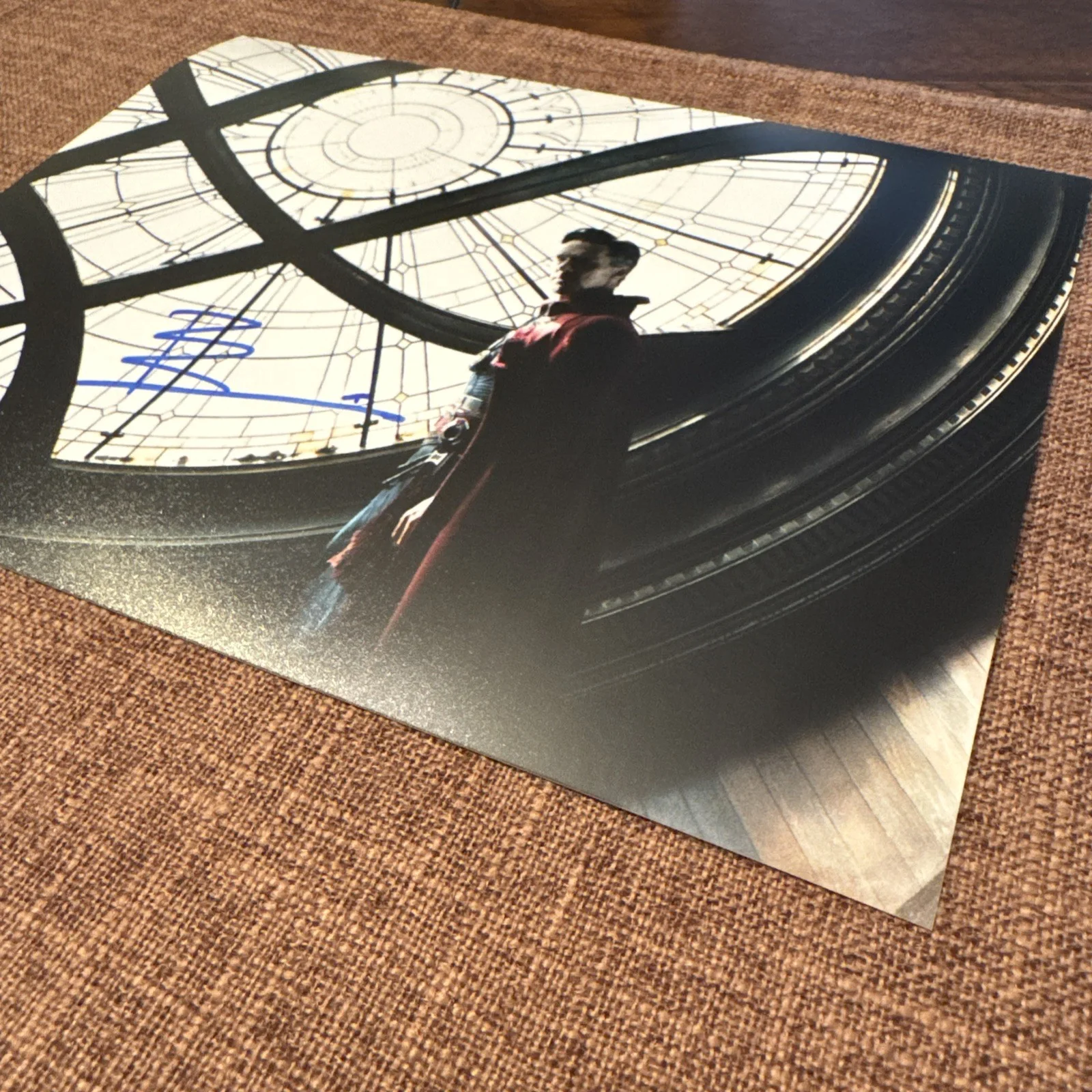 BENEDICT CUMBERBATCH — BENEDICT CUMBERBATCH "DOCTOR STRANGE" SIGNED AUTOGRAPHED 8x10 PHOTO COA HOLOGRAM, изображение 3