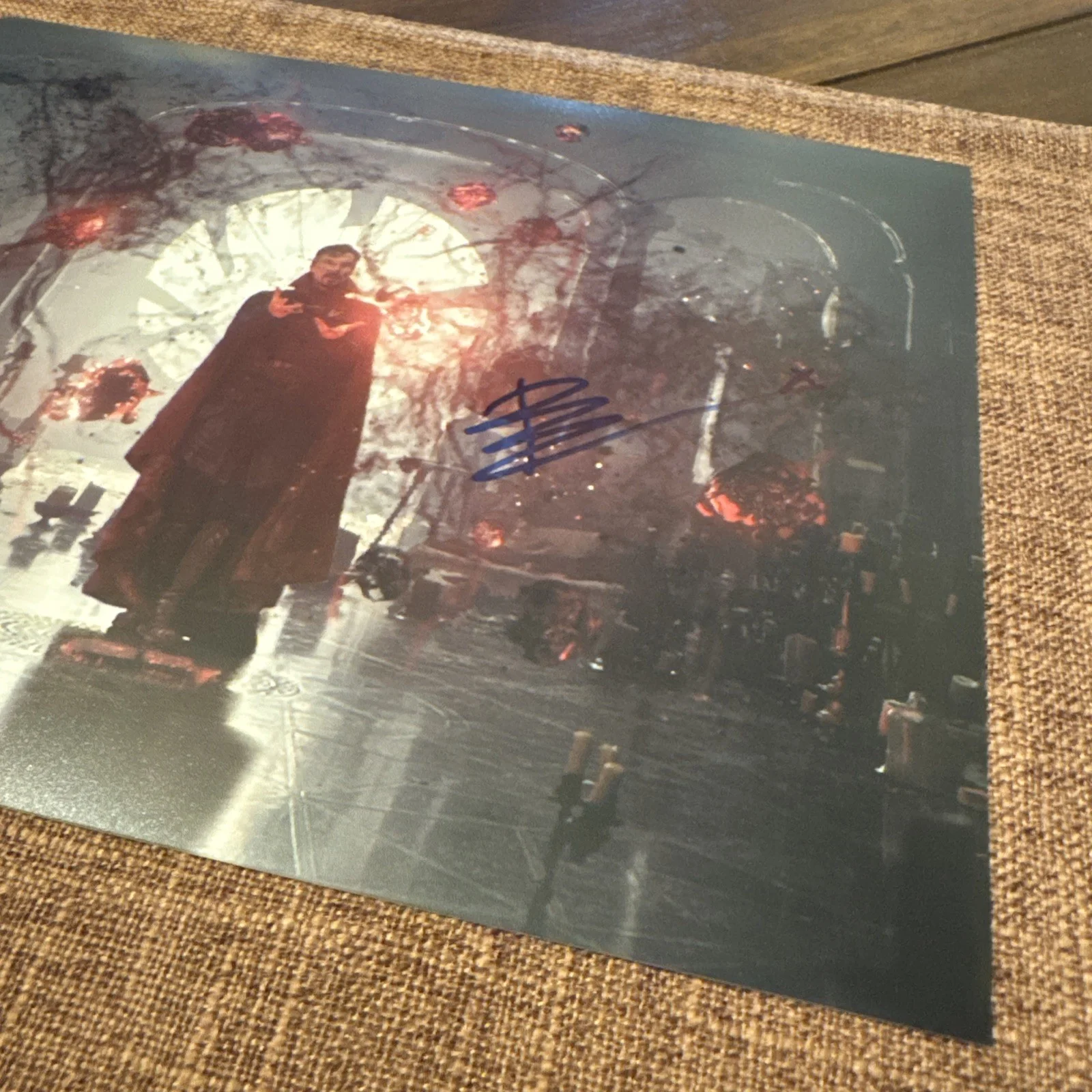 BENEDICT CUMBERBATCH — BENEDICT CUMBERBATCH "DOCTOR STRANGE" SIGNED AUTOGRAPHED 8x10 PHOTO COA HOLOGRAM, image 3