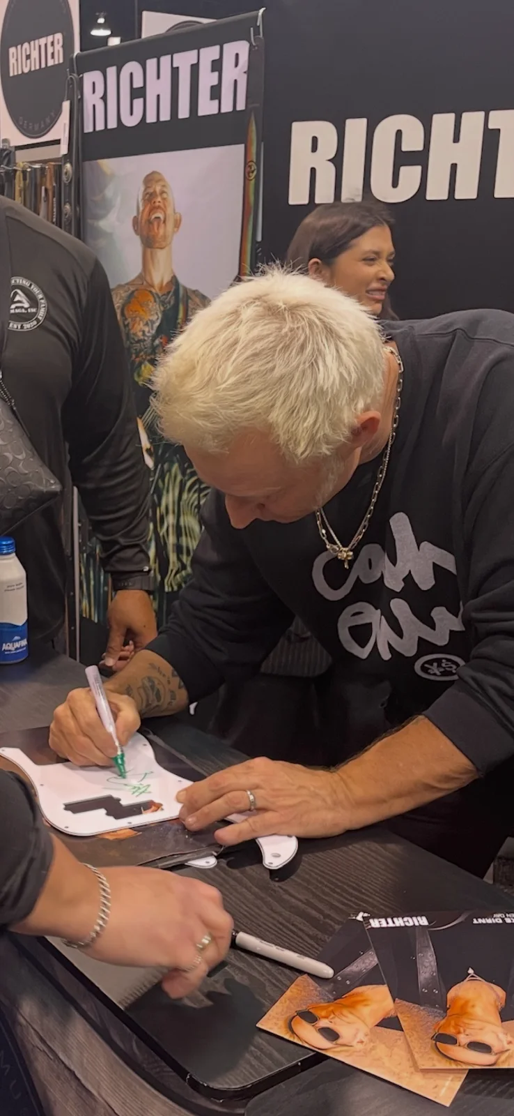 PSA Green Day Band Bassist * MIKE DIRNT * Signed Electric Guitar PROOF COA, изображение 3