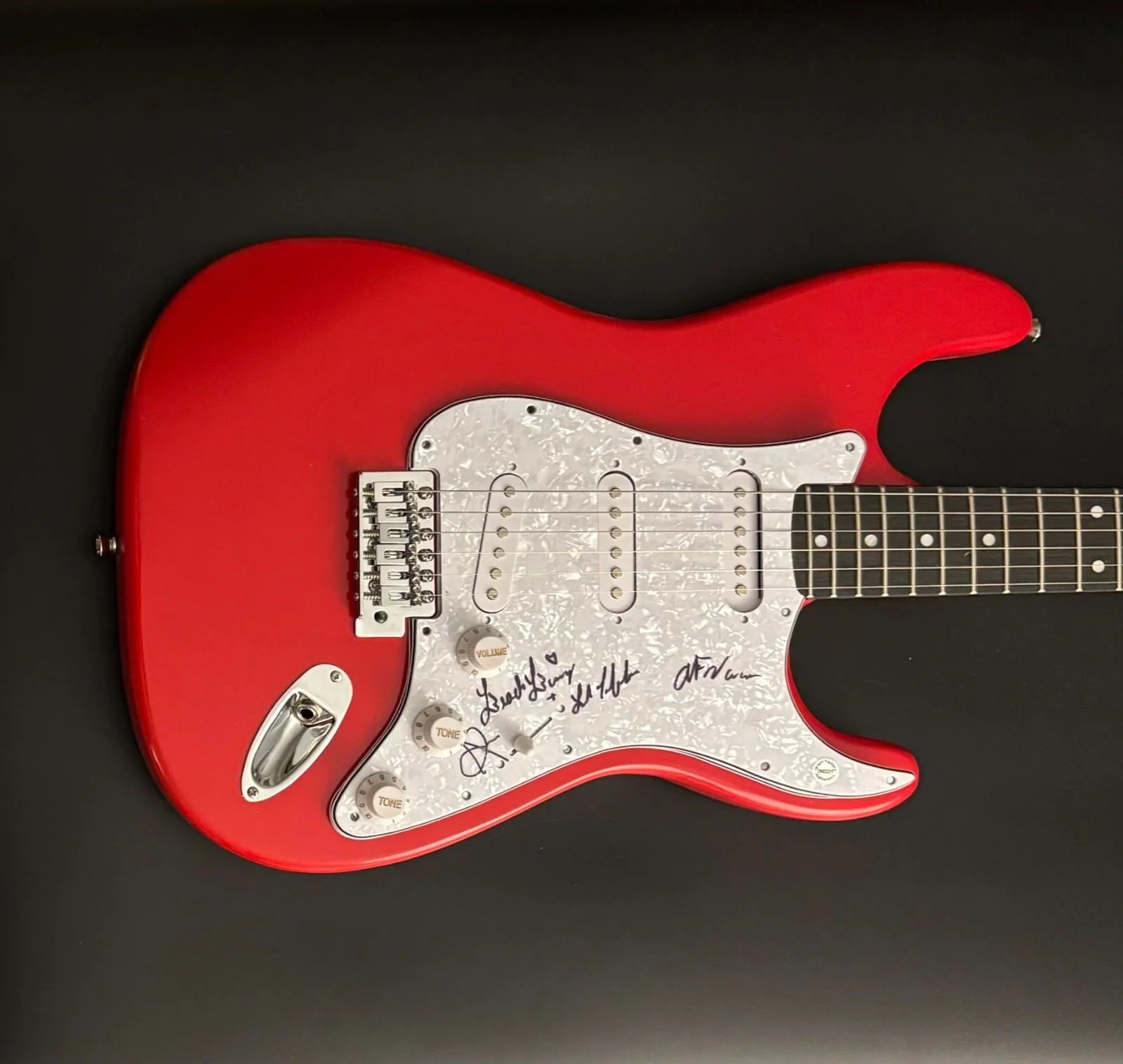 GFA Lili Trifilio x3 Band * BEACH BUNNY * Signed Electric Guitar PROOF COA, image 2