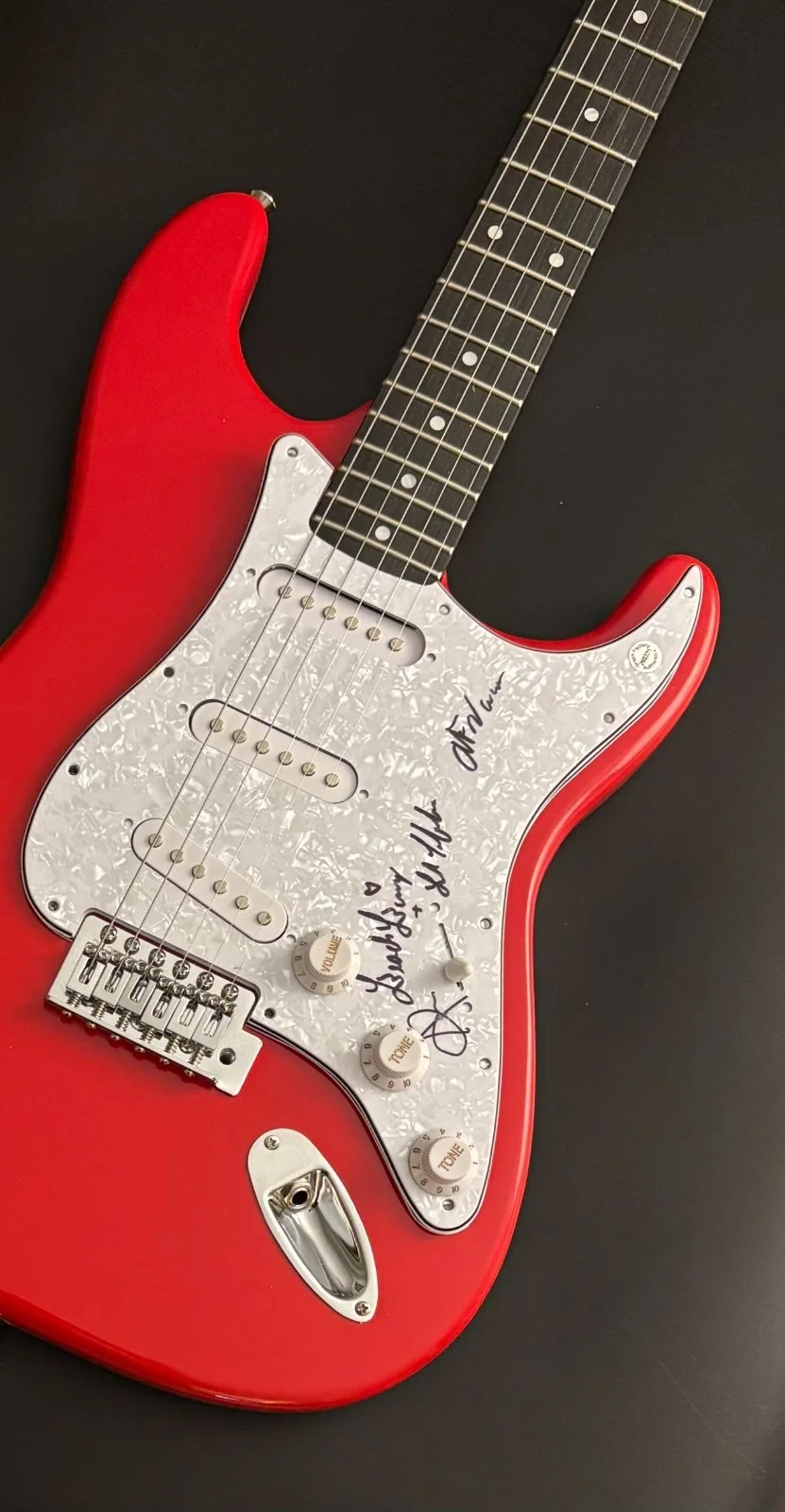 GFA Lili Trifilio x3 Band * BEACH BUNNY * Signed Electric Guitar PROOF COA, image 5