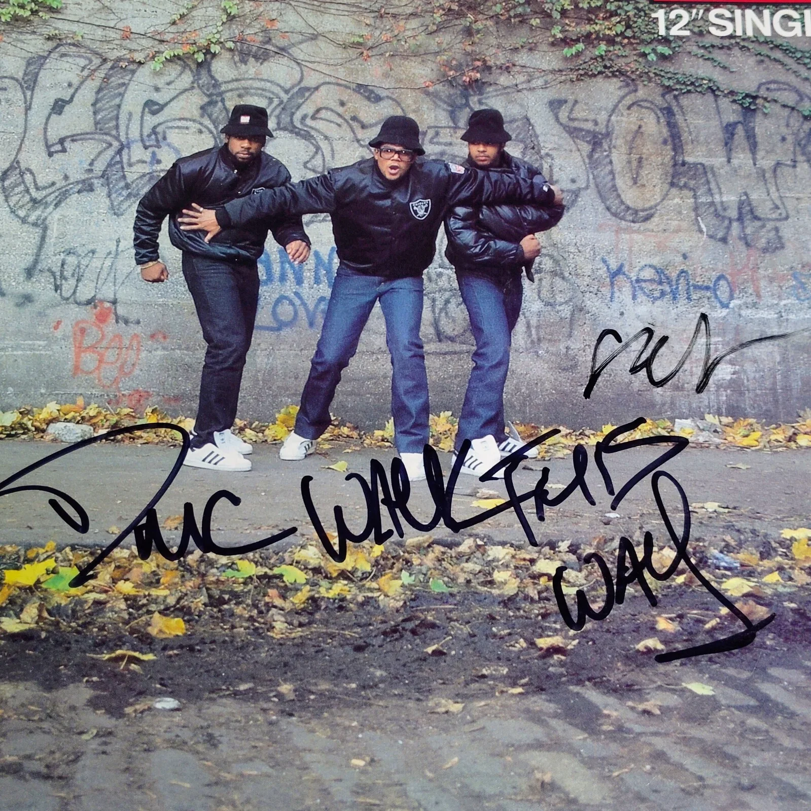 Rev Run Joseph Simmons, Darryl DMC McDaniels — Run DMC Rev Run Darryl McDaniels Signed Walk This Way 12in Cover Beckett BAS COA, image 3