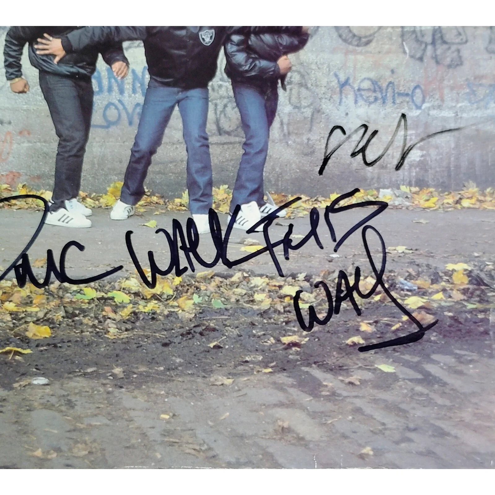 Rev Run Joseph Simmons, Darryl DMC McDaniels — Run DMC Rev Run Darryl McDaniels Signed Walk This Way 12in Cover Beckett BAS COA, image 4