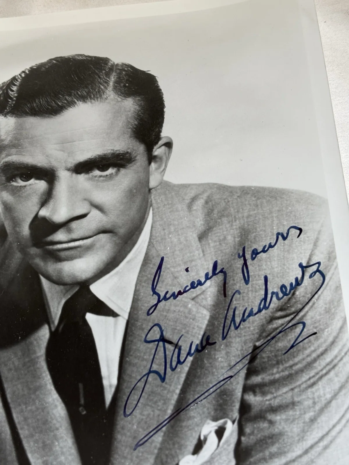 VINTAGE DANA ANDREWS 8” x 10". B/W INSCRIBED PHOTO. Great Vintage Picture., изображение 2