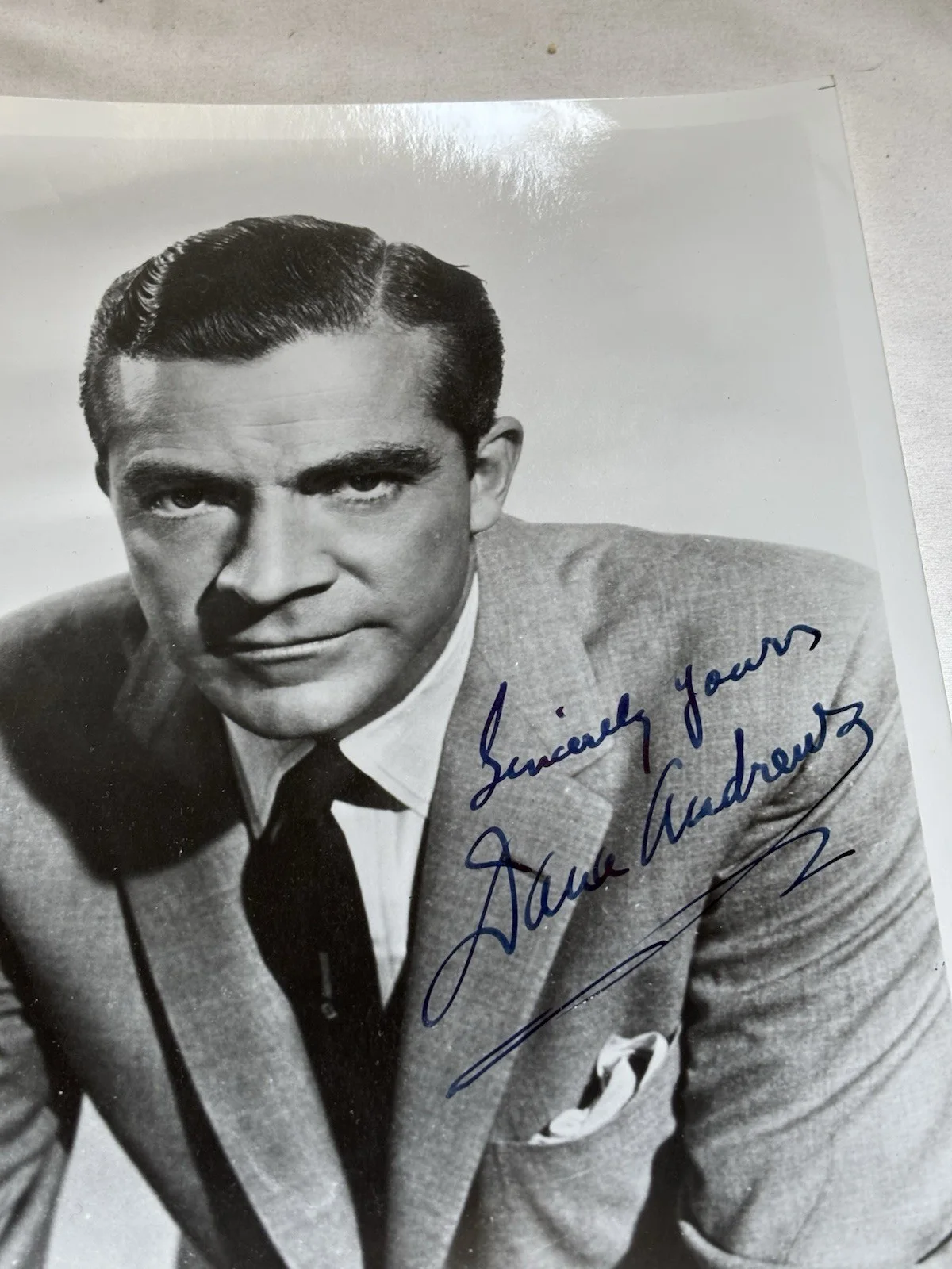 VINTAGE DANA ANDREWS 8” x 10". B/W INSCRIBED PHOTO. Great Vintage Picture., изображение 3