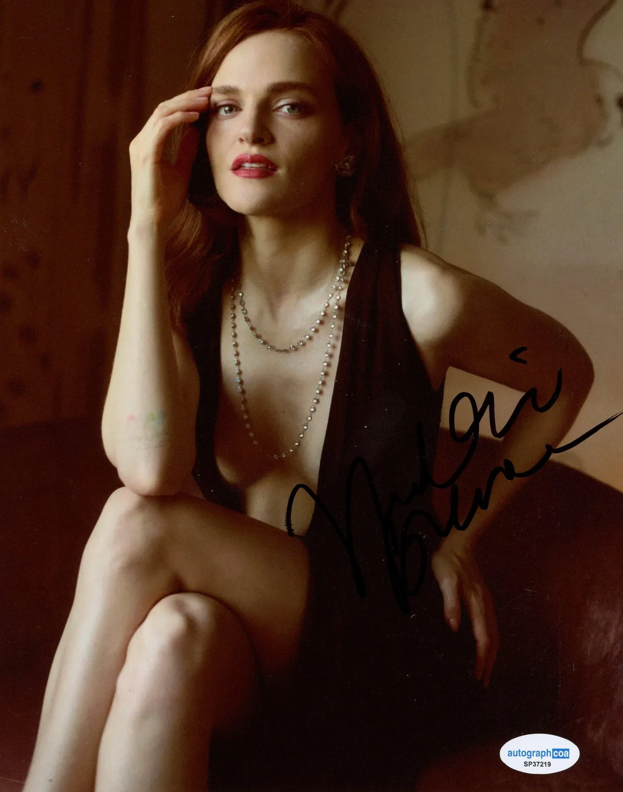 Madeline Brewer — Madeline Brewer "The Handmaid's Tale" AUTOGRAPH Signed 8x10 Photo ACOA, изображение 2