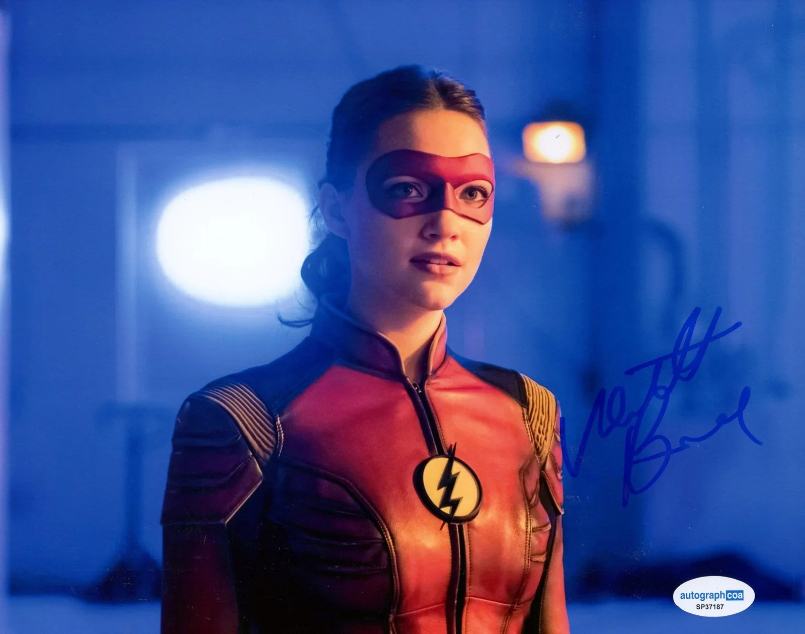Violett Beane — Violett Beane "The Flash" AUTOGRAPH Signed 'Jesse Quick' 8x10 Photo ACOA, image 2