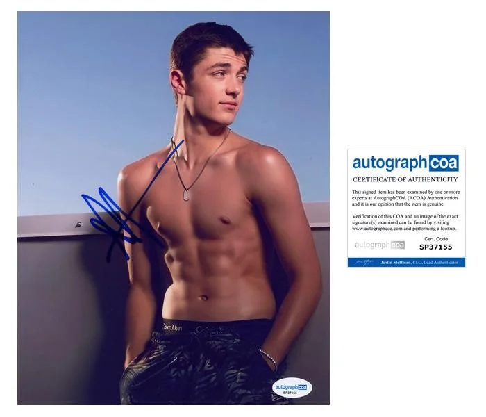 Asher Angel — Asher Angel "Shazam!" AUTOGRAPH Signed Shirtless Autographed 8x10 Photo ACOA