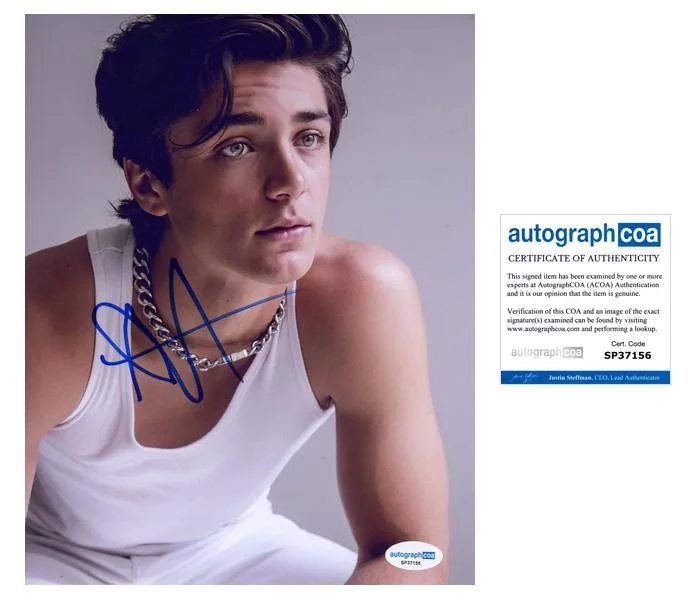 Asher Angel — Asher Angel "Shazam!" AUTOGRAPH Signed Autographed 8x10 Photo B ACOA