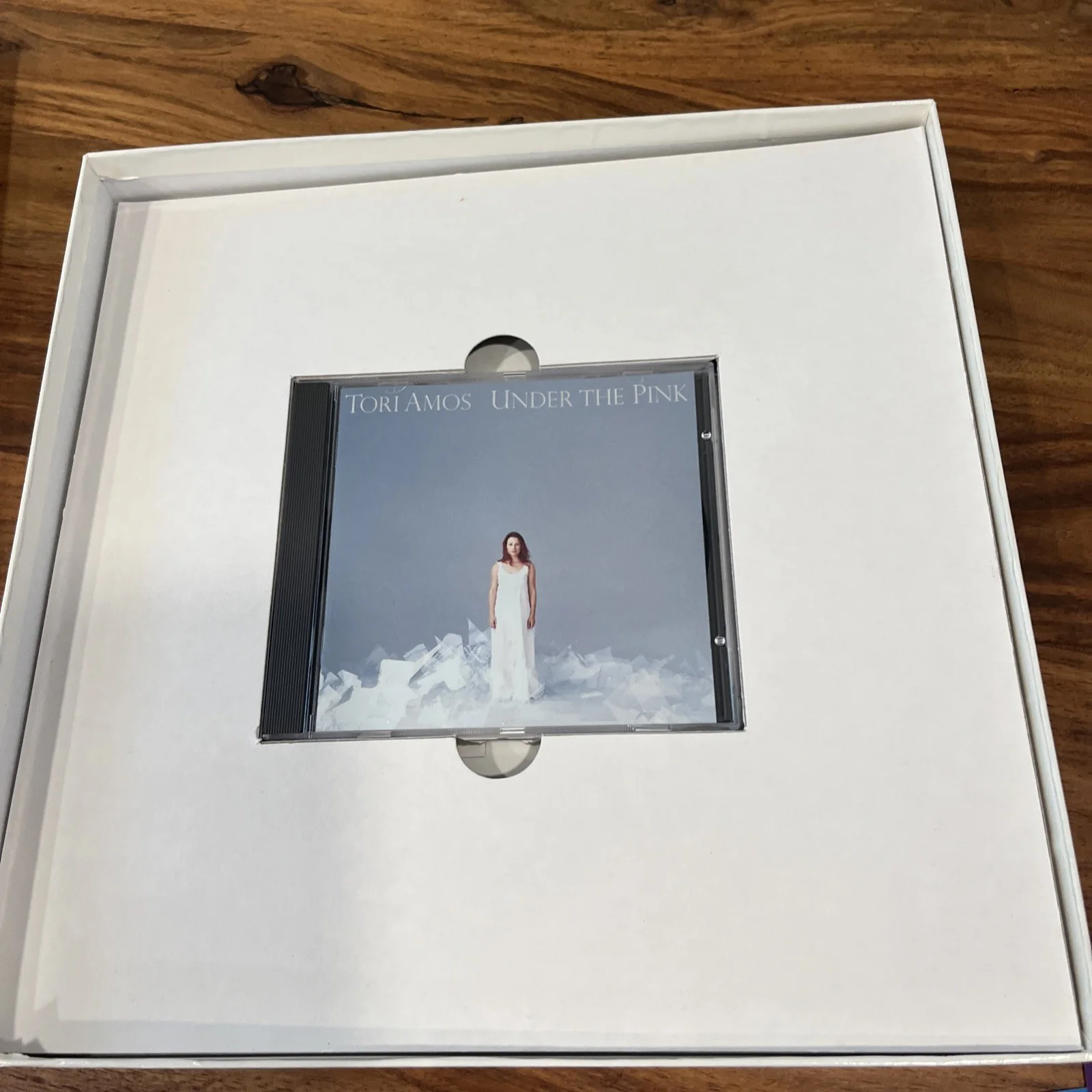 PINK EARTHQUAKES: TORI AMOS- Book, CD, Post Cards- Certificate Of Authenticity, изображение 2
