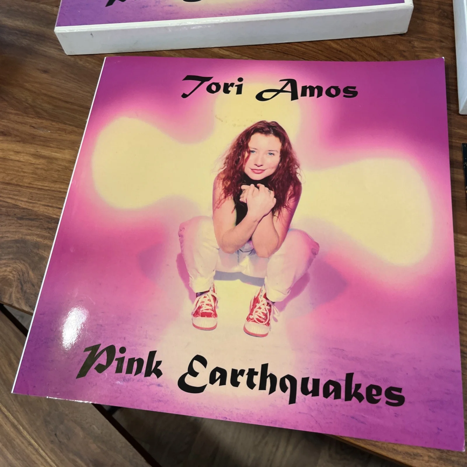 PINK EARTHQUAKES: TORI AMOS- Book, CD, Post Cards- Certificate Of Authenticity, изображение 4