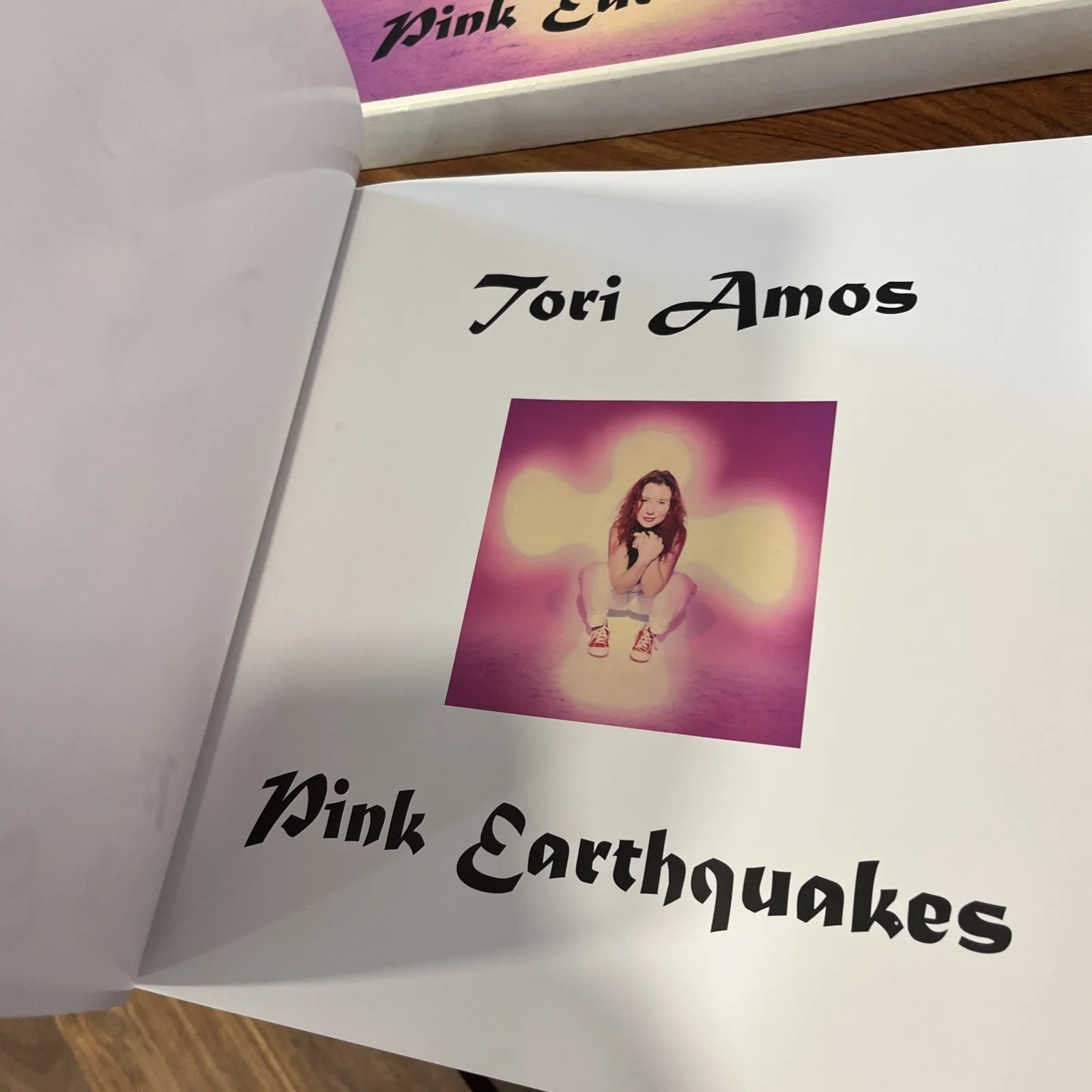PINK EARTHQUAKES: TORI AMOS- Book, CD, Post Cards- Certificate Of Authenticity, изображение 5