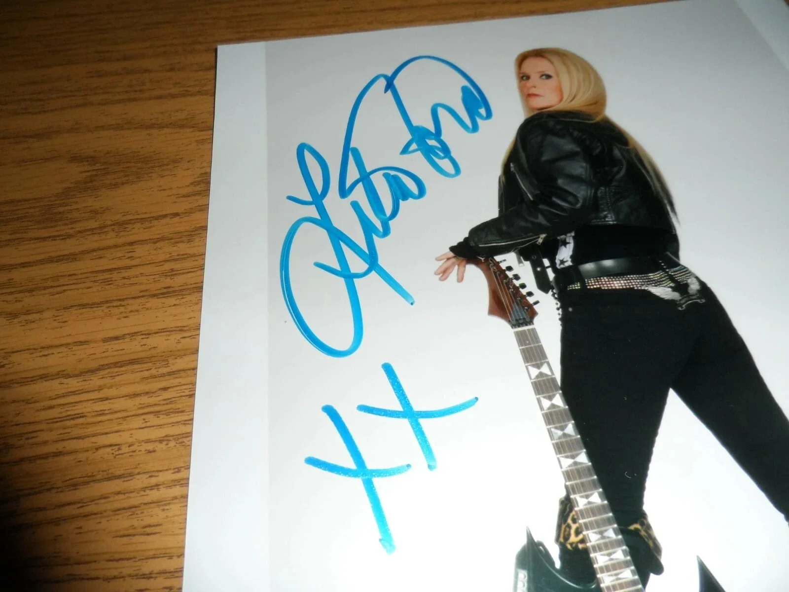 LITA FORD (THE RUNAWAYS) AUTOGRAPHED/SIGNED 8X10 PHOTO--JSA CERTIFIED, изображение 3
