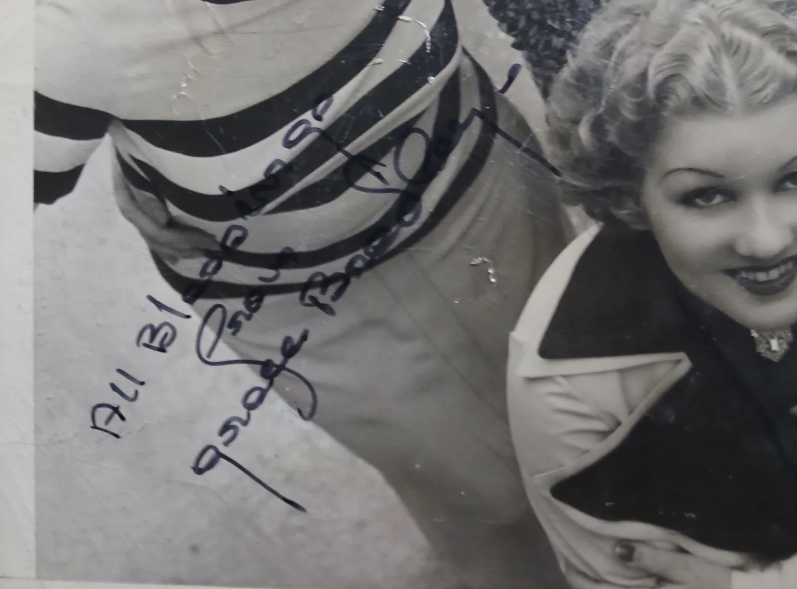 Grace Bradley — GRACE BRADLEY autographed vintage 9x7 photograph - HANDWRITTEN NOTE & COA, изображение 2