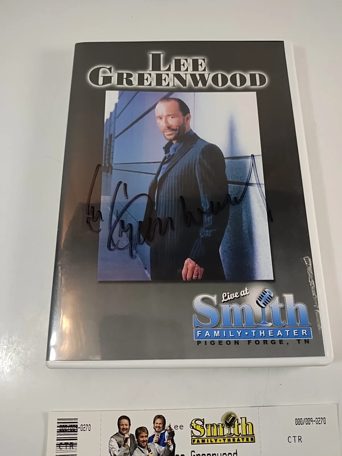 Lee Greenwood *Autographed* Live At Smith Family Theater Concert DVD w/ Ticket, изображение 2