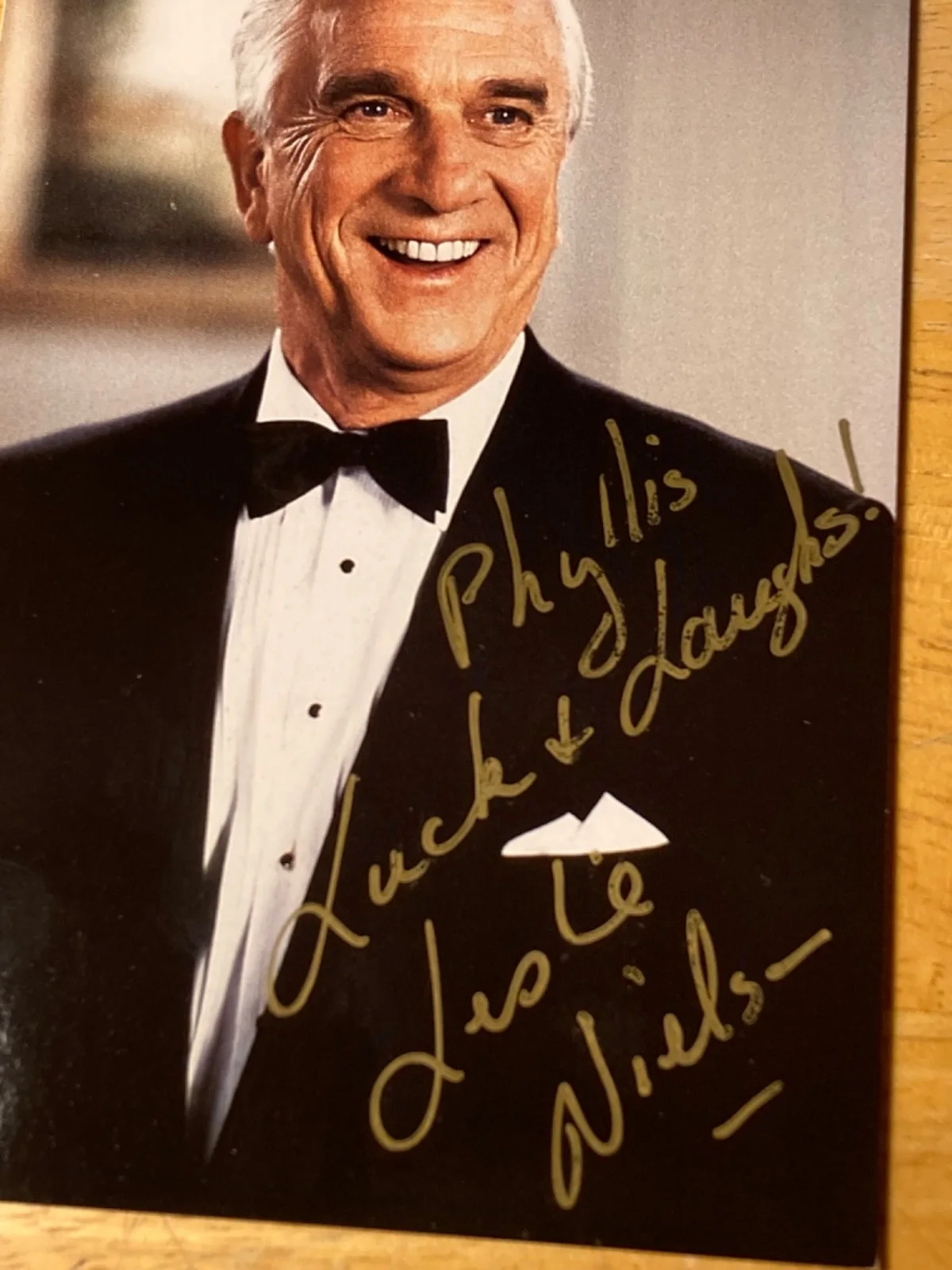 Hand SIGNED Leslie Nielson ~5.5x3.5 Photo Postcard - Naked Gun, Airplane! etc, изображение 3