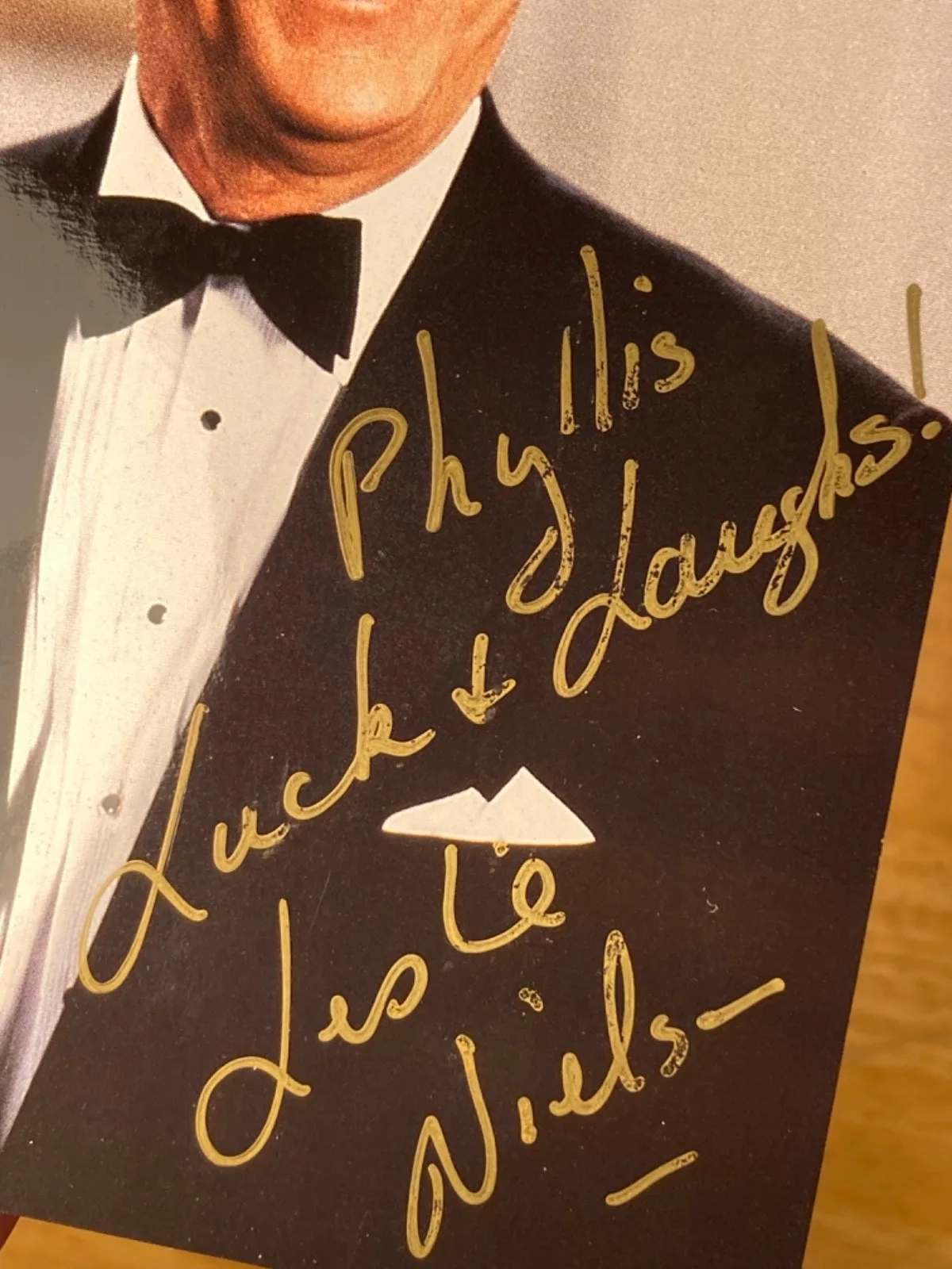 Hand SIGNED Leslie Nielson ~5.5x3.5 Photo Postcard - Naked Gun, Airplane! etc, изображение 4