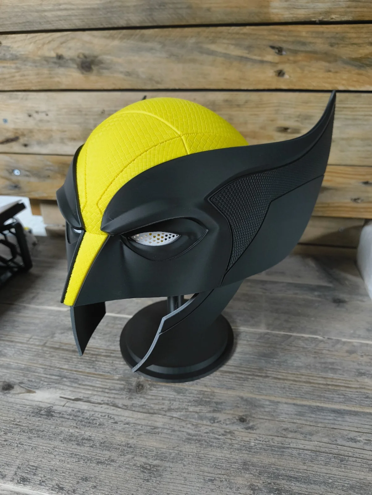 Wolverine Helmet 3D Printed Raw + Stand | Magnetic X-Men Mask | Cosplay/Display, изображение 3
