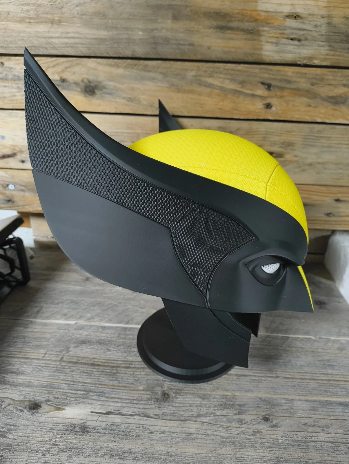 Wolverine Helmet 3D Printed Raw + Stand | Magnetic X-Men Mask | Cosplay/Display, изображение 4