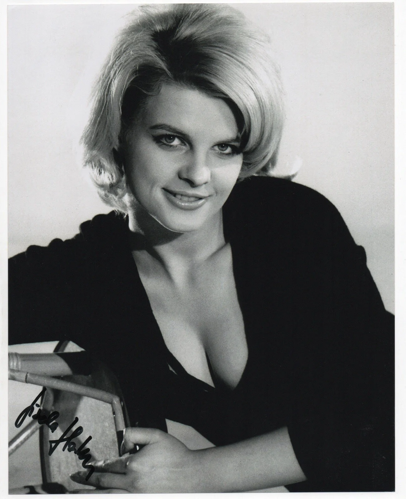 Gisela Hahn — Gisela Hahn signed autograph 8x10 Photo No COA Pass BAS PSA JSA Sexy Hot Model
