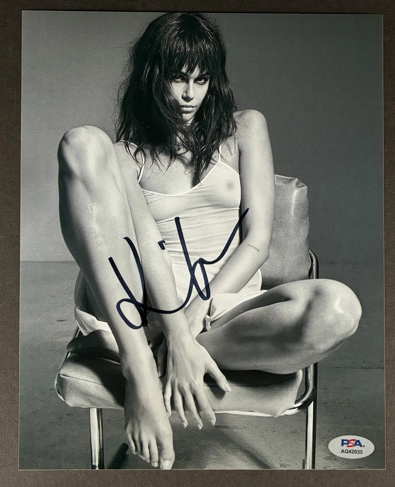 Kaia Gerber — KAIA GERBER SIGNED 8x10 PHOTO PSA DNA AUTOGRAPH PHOTOSHOOT BLACK AND WHITE