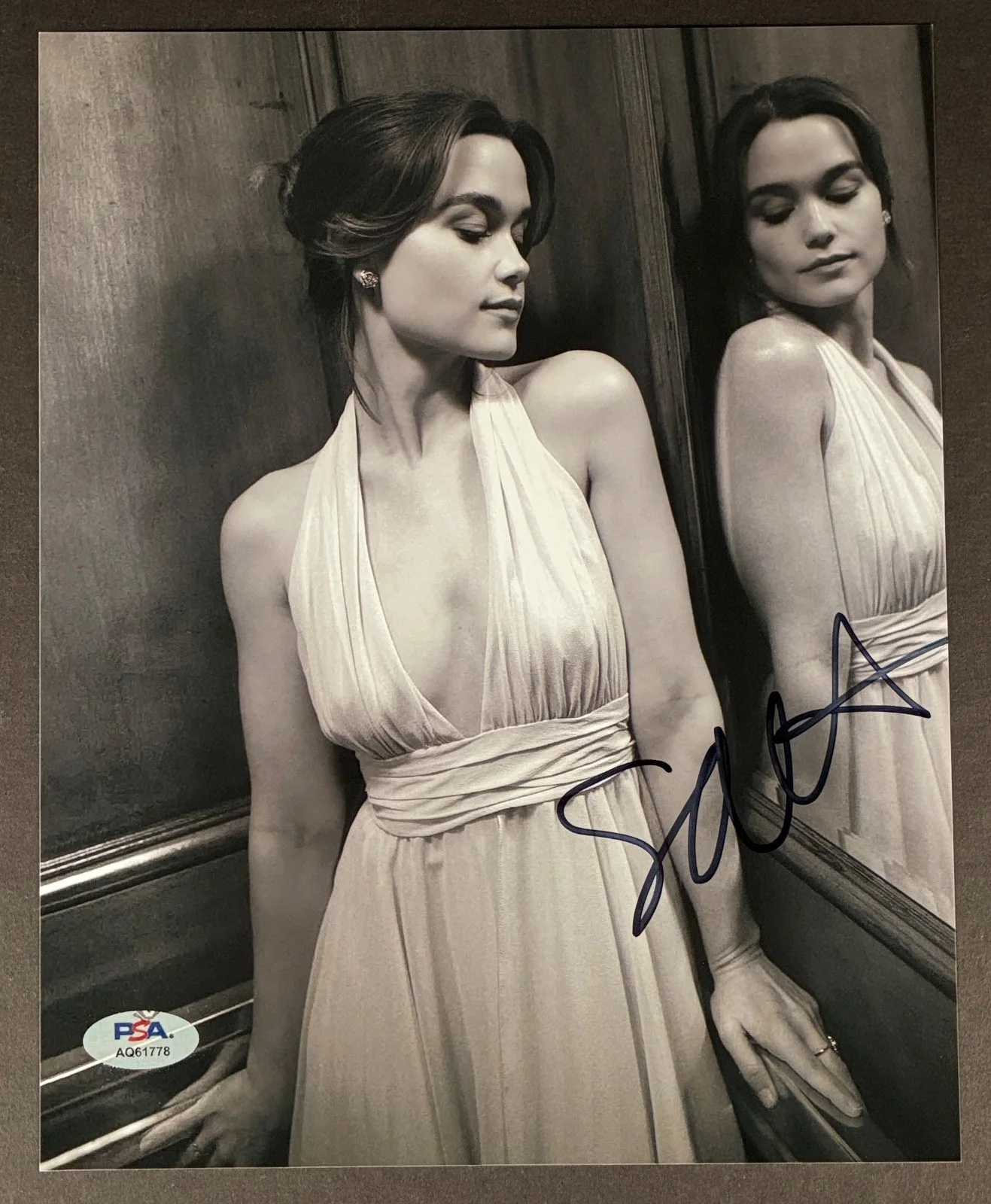 Sarah Catherine Hook — SARAH CATHERINE HOOK SIGNED 8x10 PHOTO PSA DNA AUTOGRAPH PHOTOSHOOT BLACK WHITE