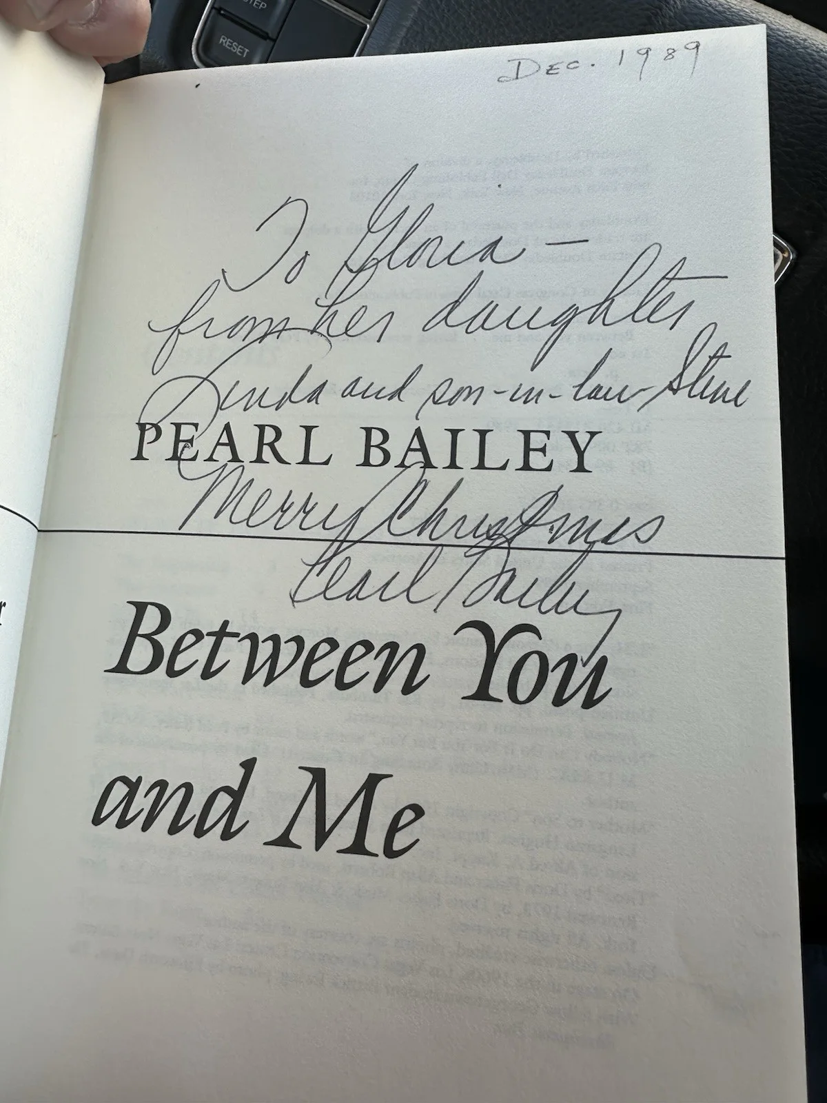 PEARL BAILEY signed BETWEEN YOU AND ME 1989 1st Edition Book To Gloria, изображение 2
