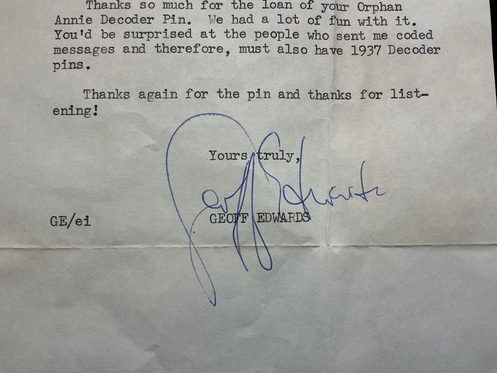 Geoff Edwards — GEOFF EDWARDS Game Show Host SIGNED Letter KFI Radio Orphan Annie Decoder Pin, image 4