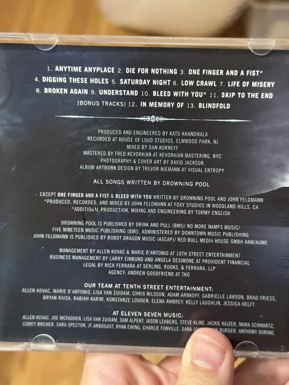 Drowning Pool Autographed Resilience CD With Guitar Picks From Concert, изображение 3