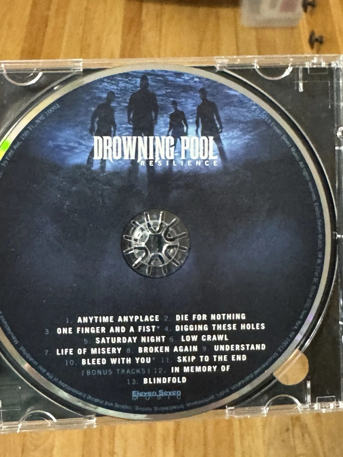 Drowning Pool Autographed Resilience CD With Guitar Picks From Concert, изображение 4