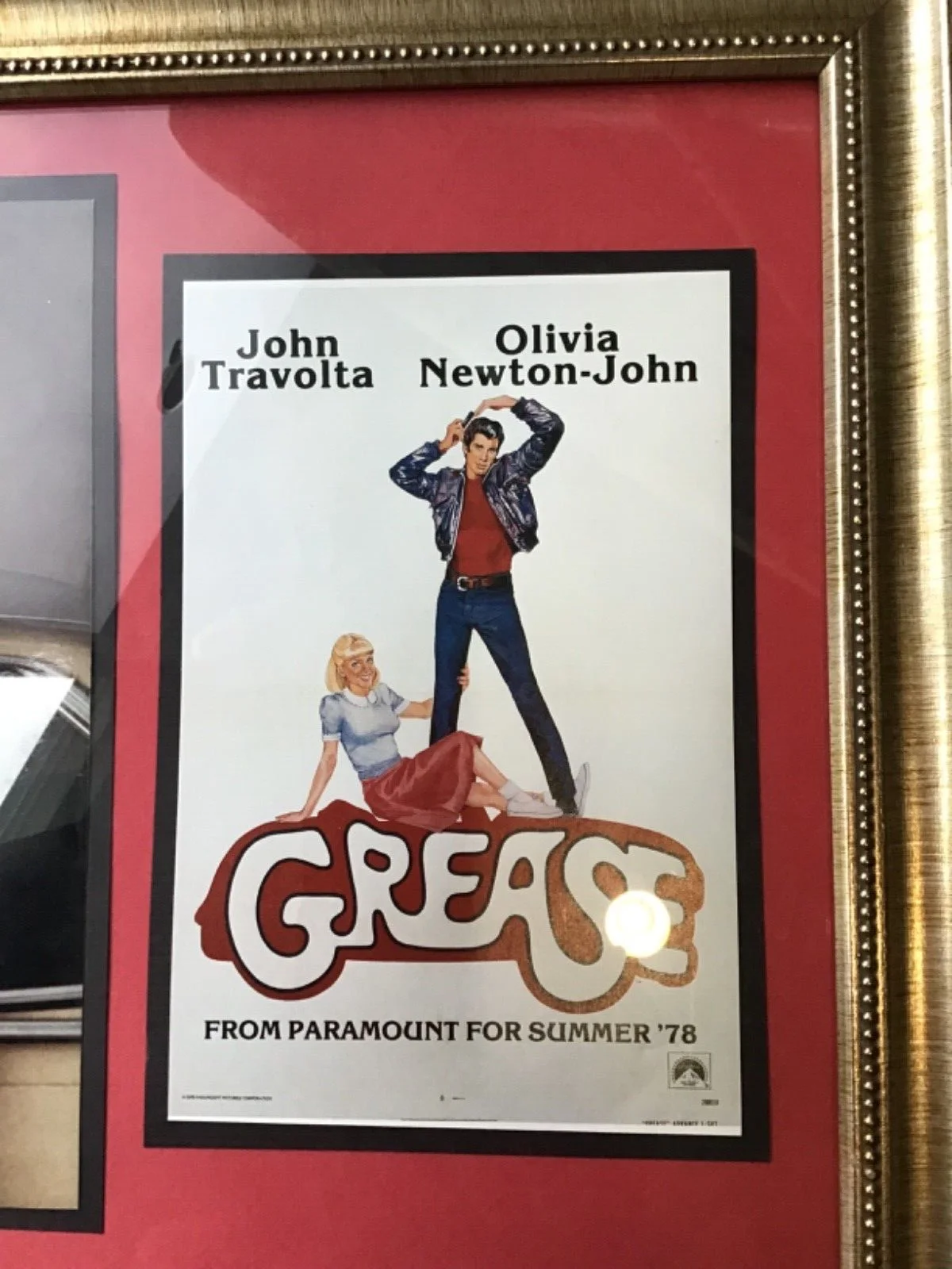 John Travolta — John Travolta Autographed Picture 18.5 x 15.5 & 1978 Small Grease Poster Framed, изображение 2