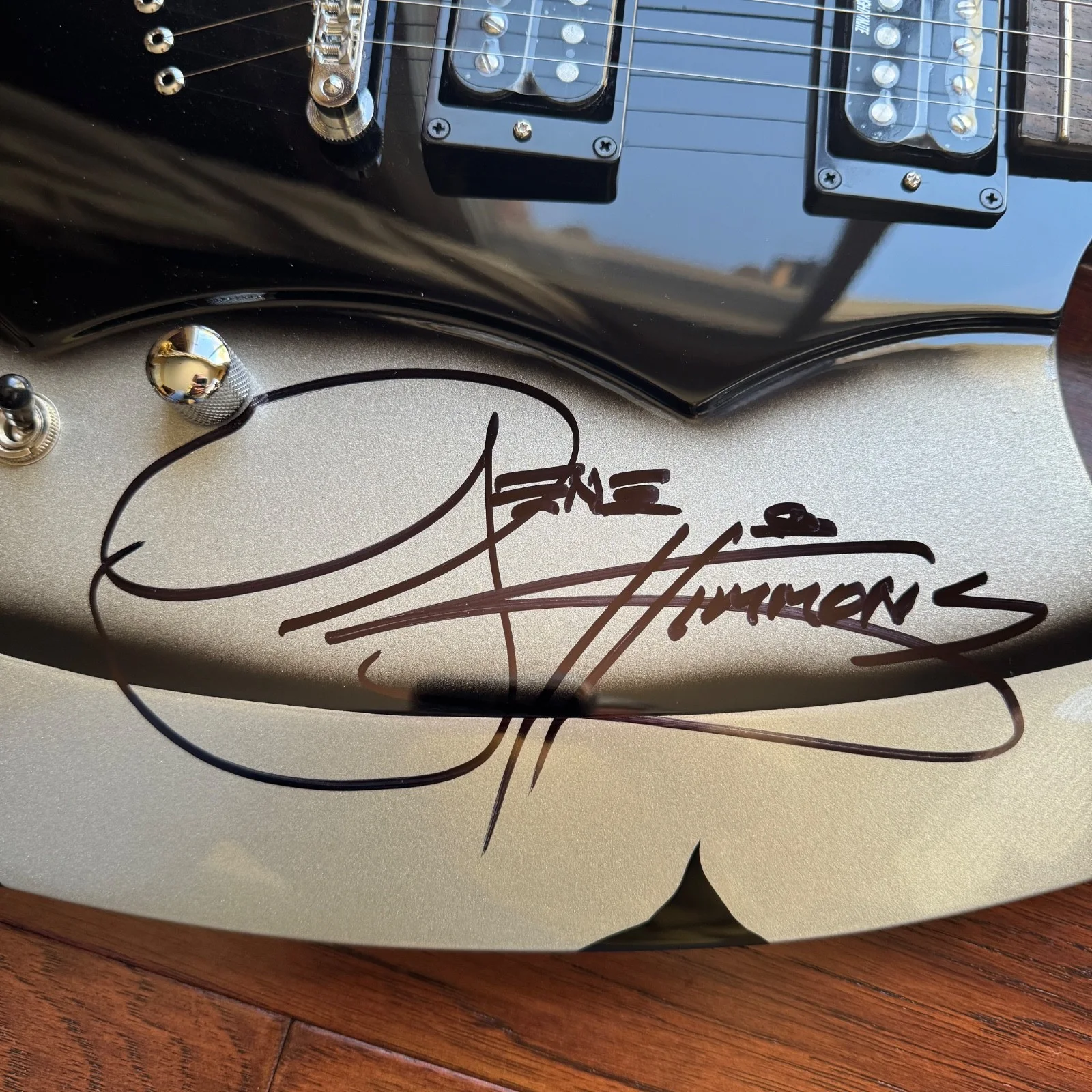 GENE SIMMONS Autograph KISS AXE 6 String GUITAR Demon Signed on Body PSA, image 3
