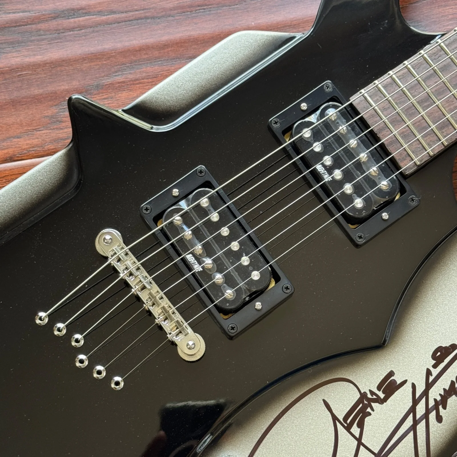 GENE SIMMONS Autograph KISS AXE 6 String GUITAR Demon Signed on Body PSA, image 5