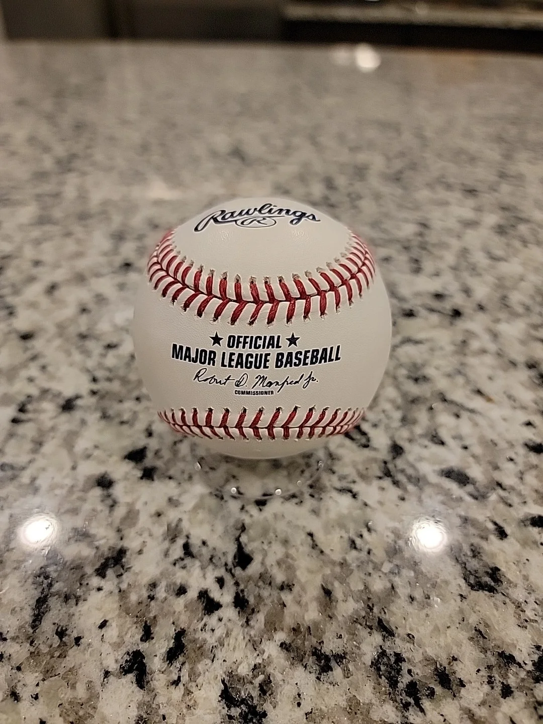 Gabriel "Fluffy" Iglesias Offical Rawlings Autographed Baseball (Comedian), изображение 2