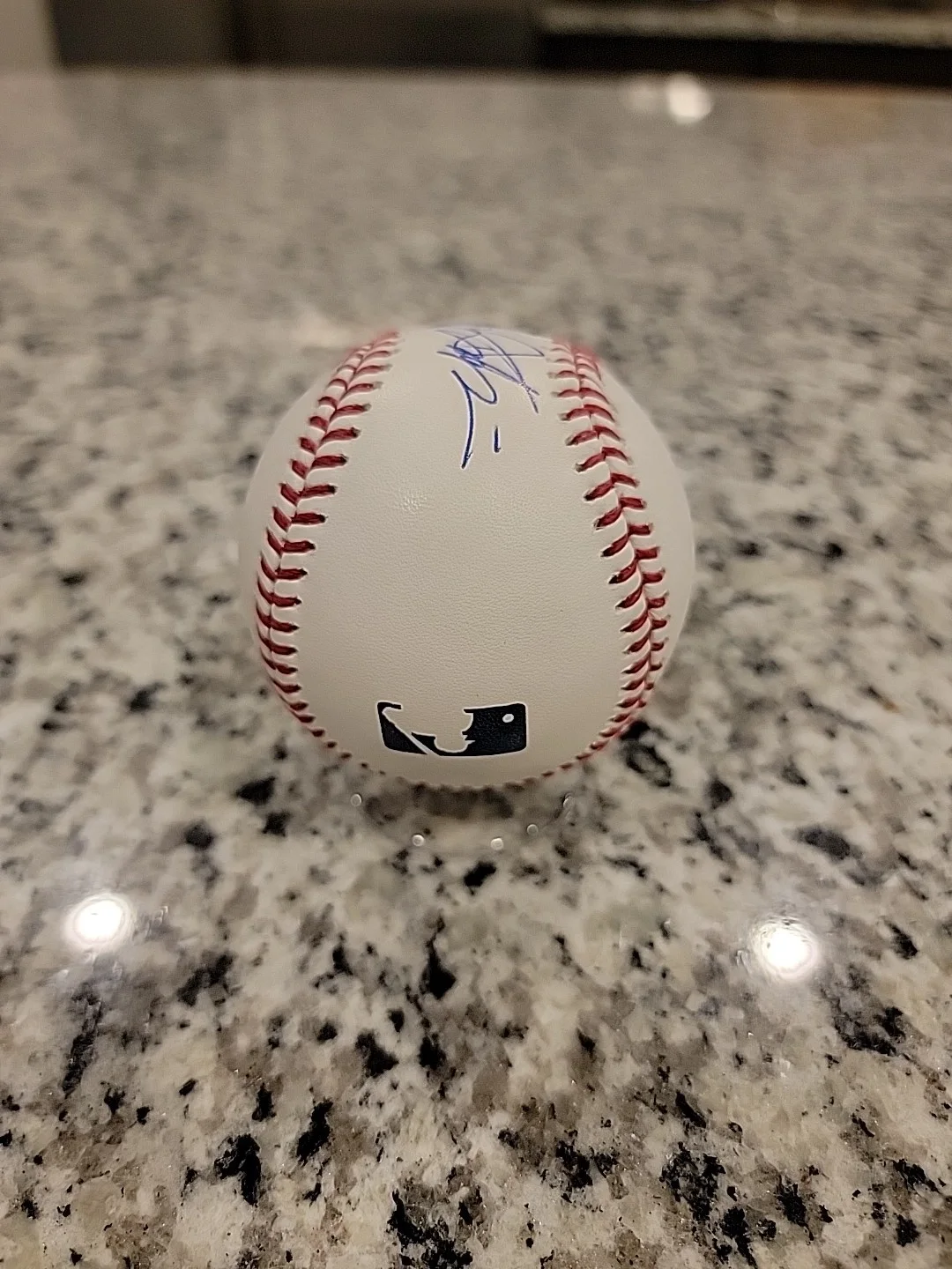 Gabriel "Fluffy" Iglesias Offical Rawlings Autographed Baseball (Comedian), изображение 3