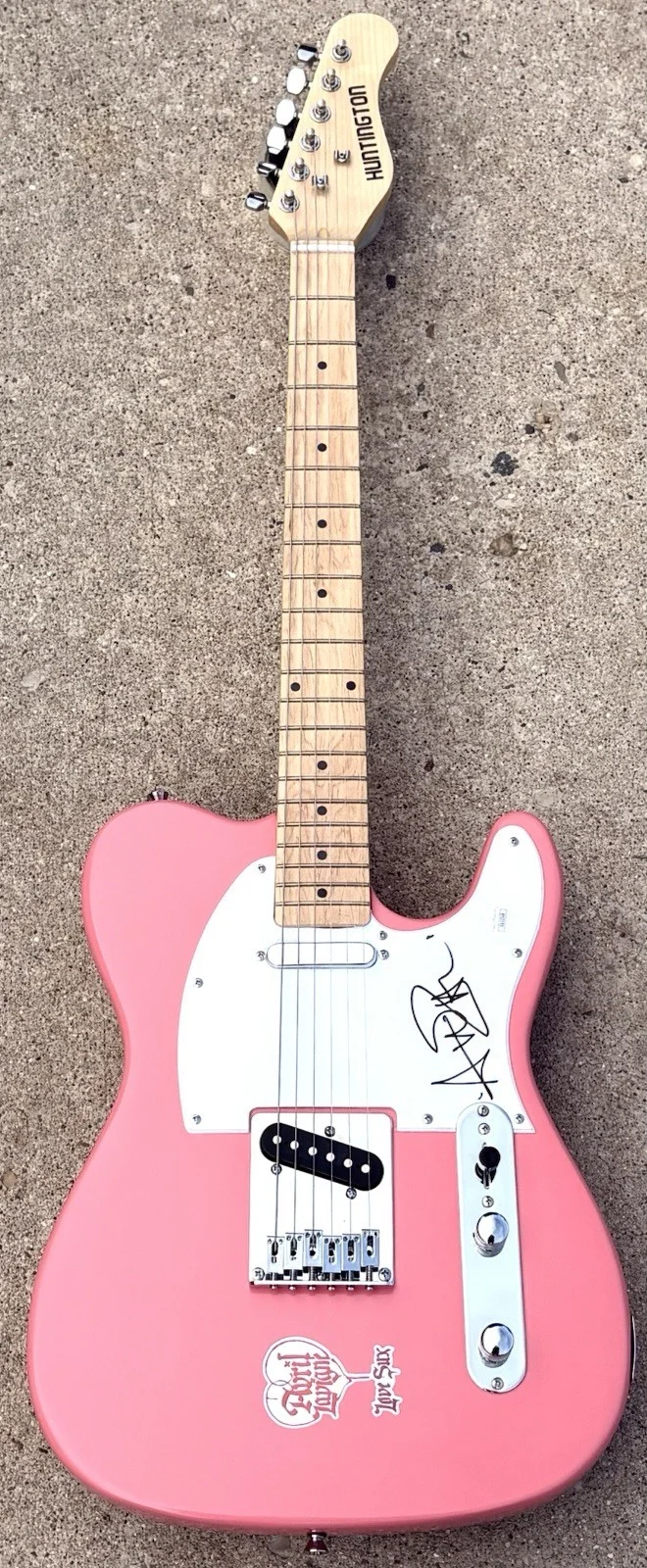 AVRIL LAVIGNE SIGNED Pink Guitar JSA AUTHENTICATED, image 2