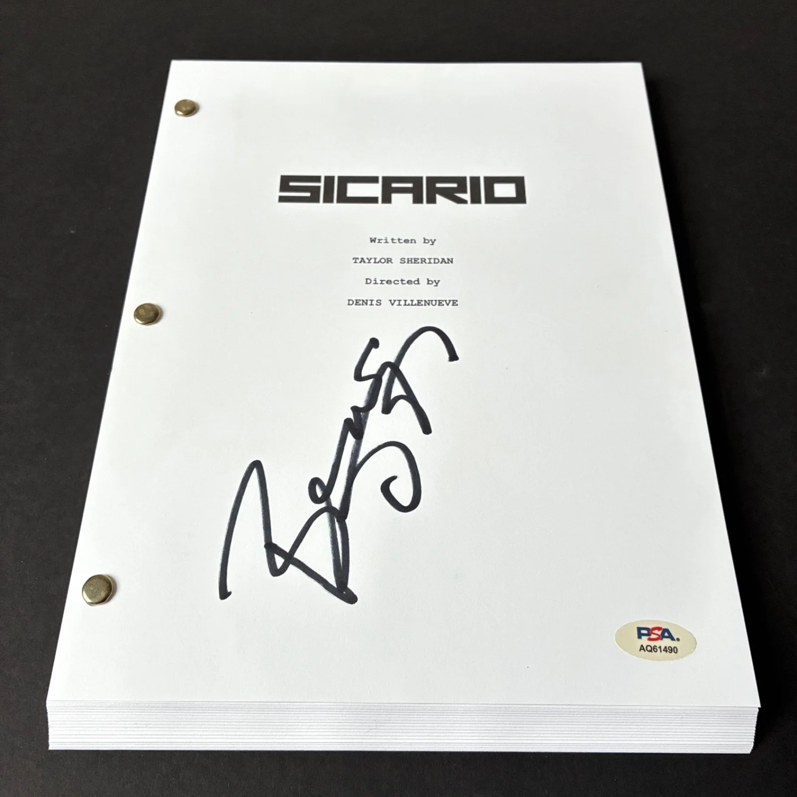 Benicio Del Toro — BENICIO DEL TORO SIGNED SICARIO MOVIE SCRIPT FULL 105 PAGE PSA AUTOGRAPH