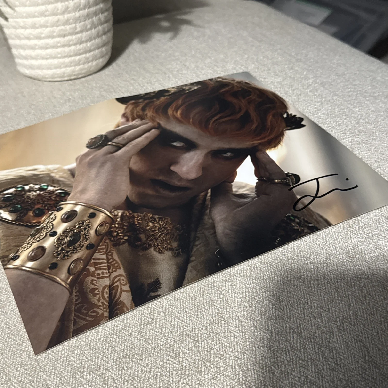 Joseph Quinn Autographed Signed " Gladiator II " Movie Rare w/COA & Proof !!, image 2