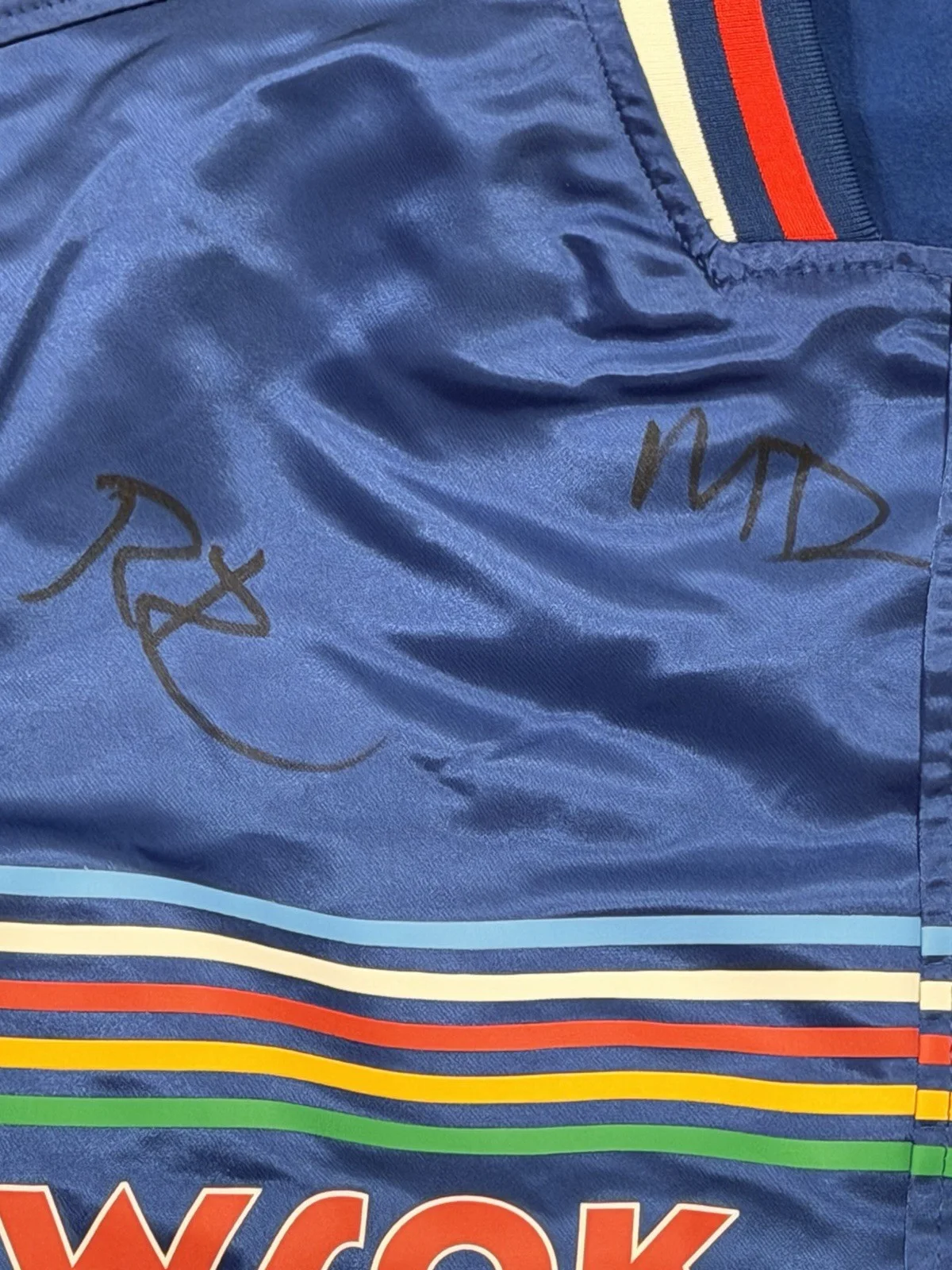 Matt Duffer, Ross Duffer — DUFFER BROTHERS SIGNED STRANGER THINGS JACKET-M AUTOGRAPH BECKETT HOLO (B) PROOF, image 3