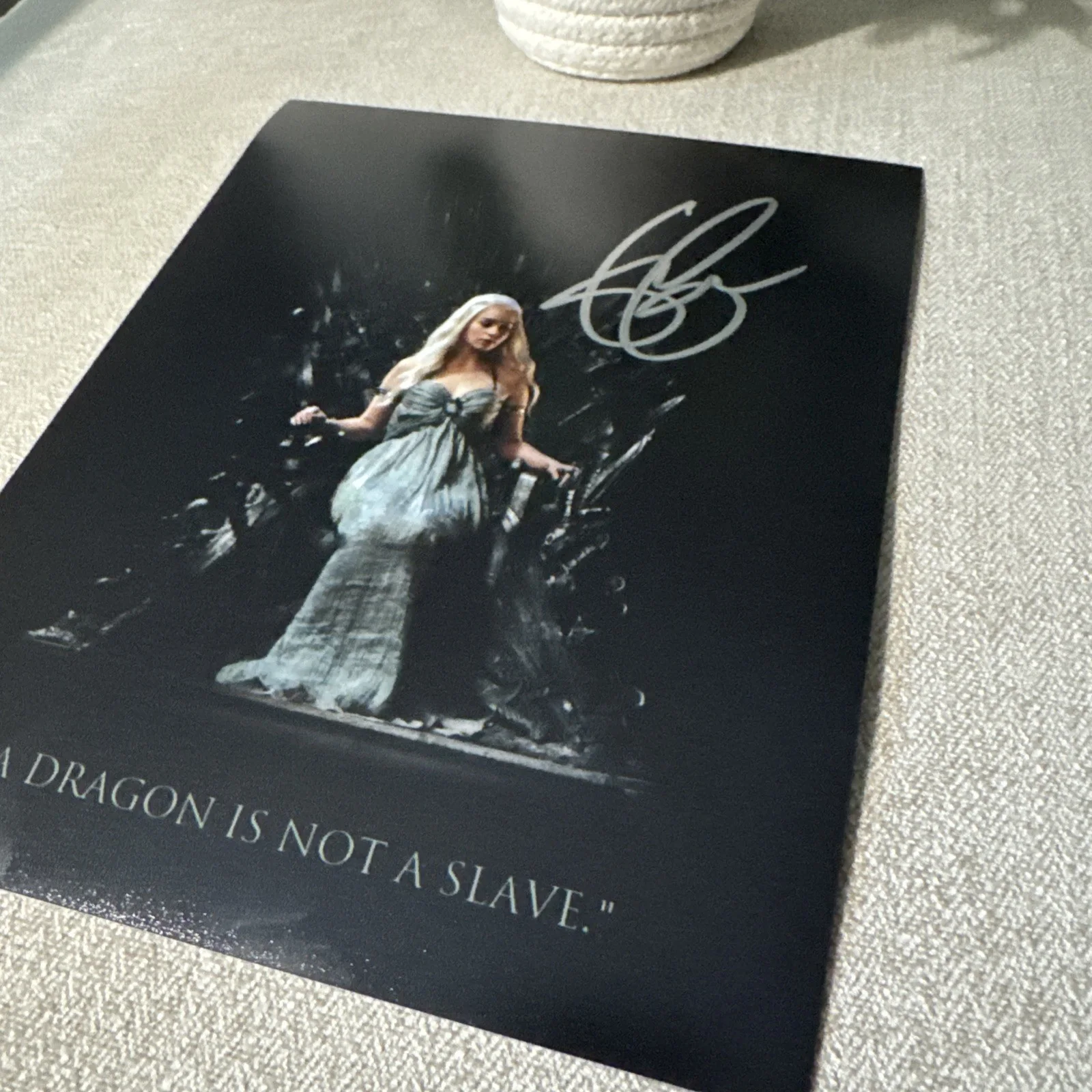 Emilia Clarke Autographed Game of Thrones Daenerys Targaryen Signed Photo w/COA, изображение 2