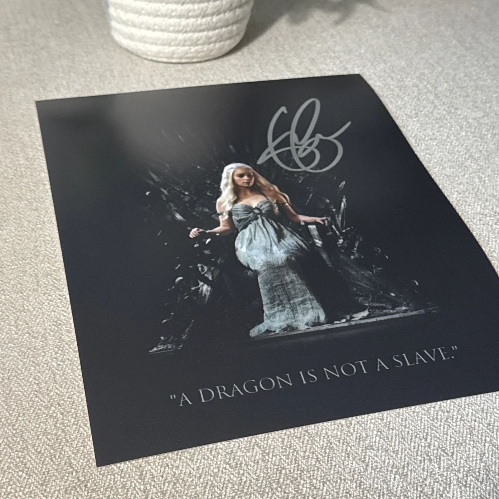 Emilia Clarke Autographed Game of Thrones Daenerys Targaryen Signed Photo w/COA, изображение 3