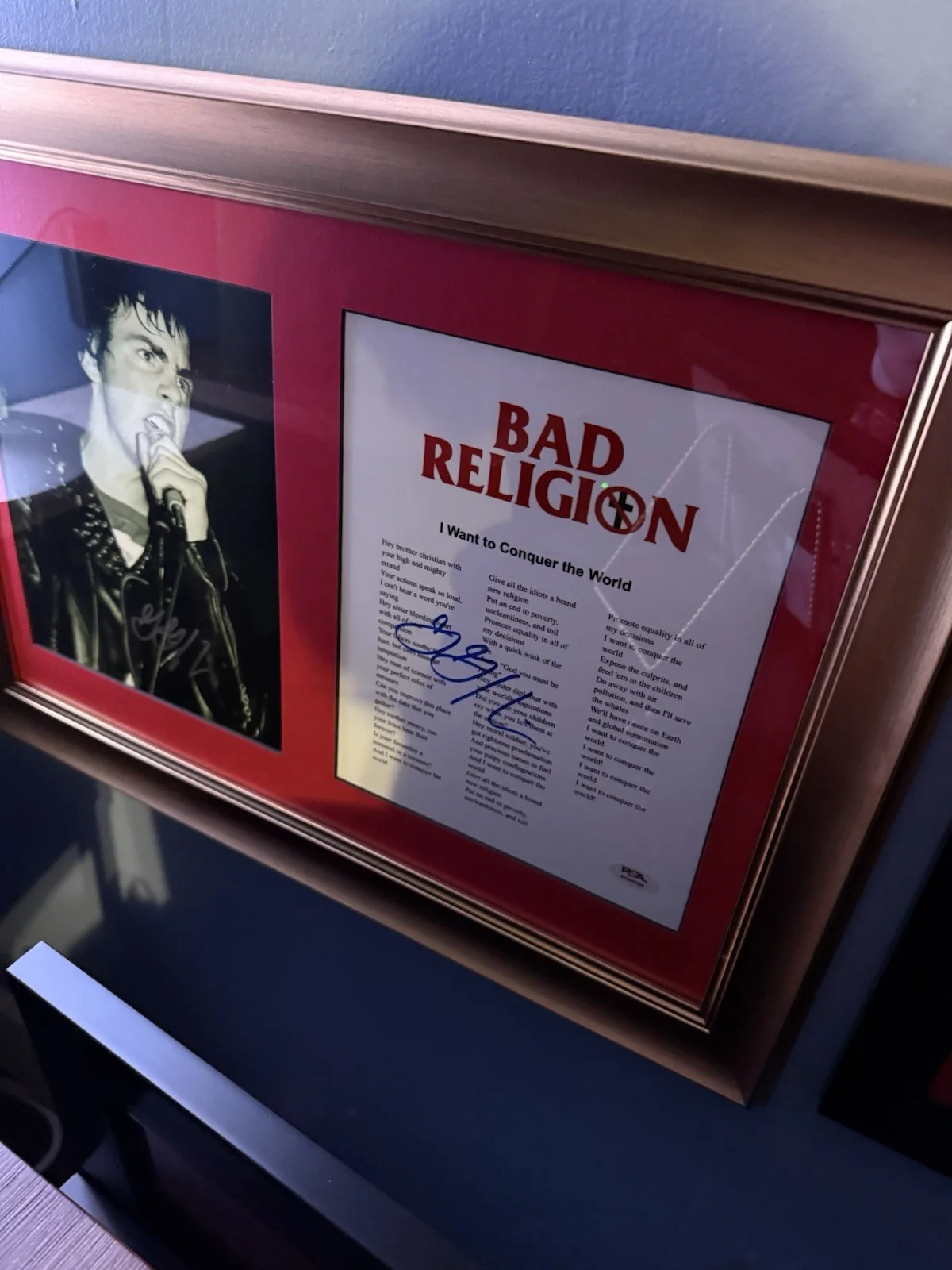 Isaac Brock — Bad Religion Greg Graffin Signed Photo And Signed Music Lyrics PSA Custom Framed, изображение 4