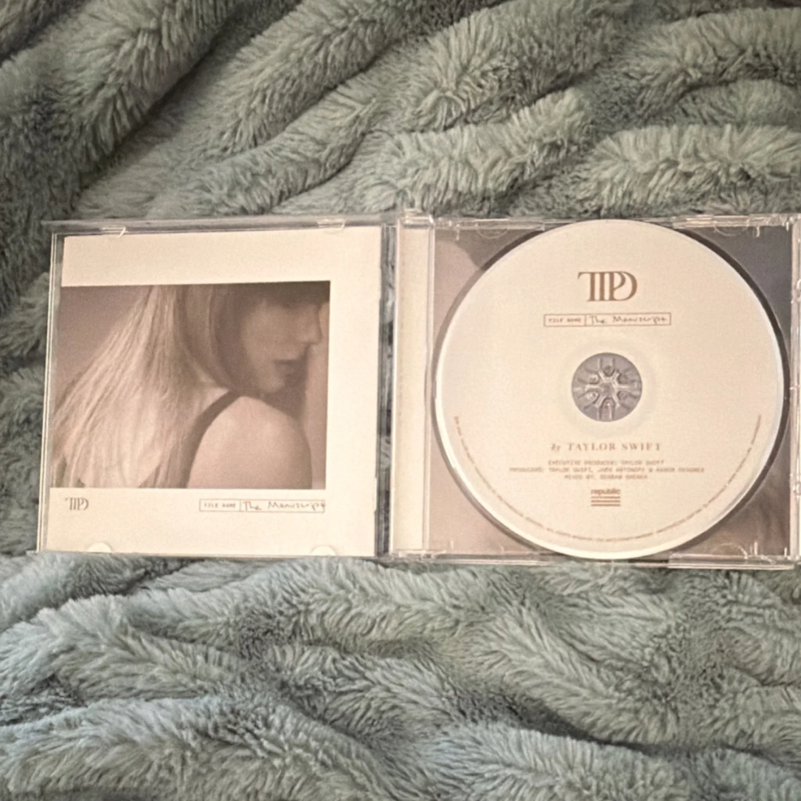 Taylor Swift The Manuscript Signed CD and Booklet Autographed no poster, image 3