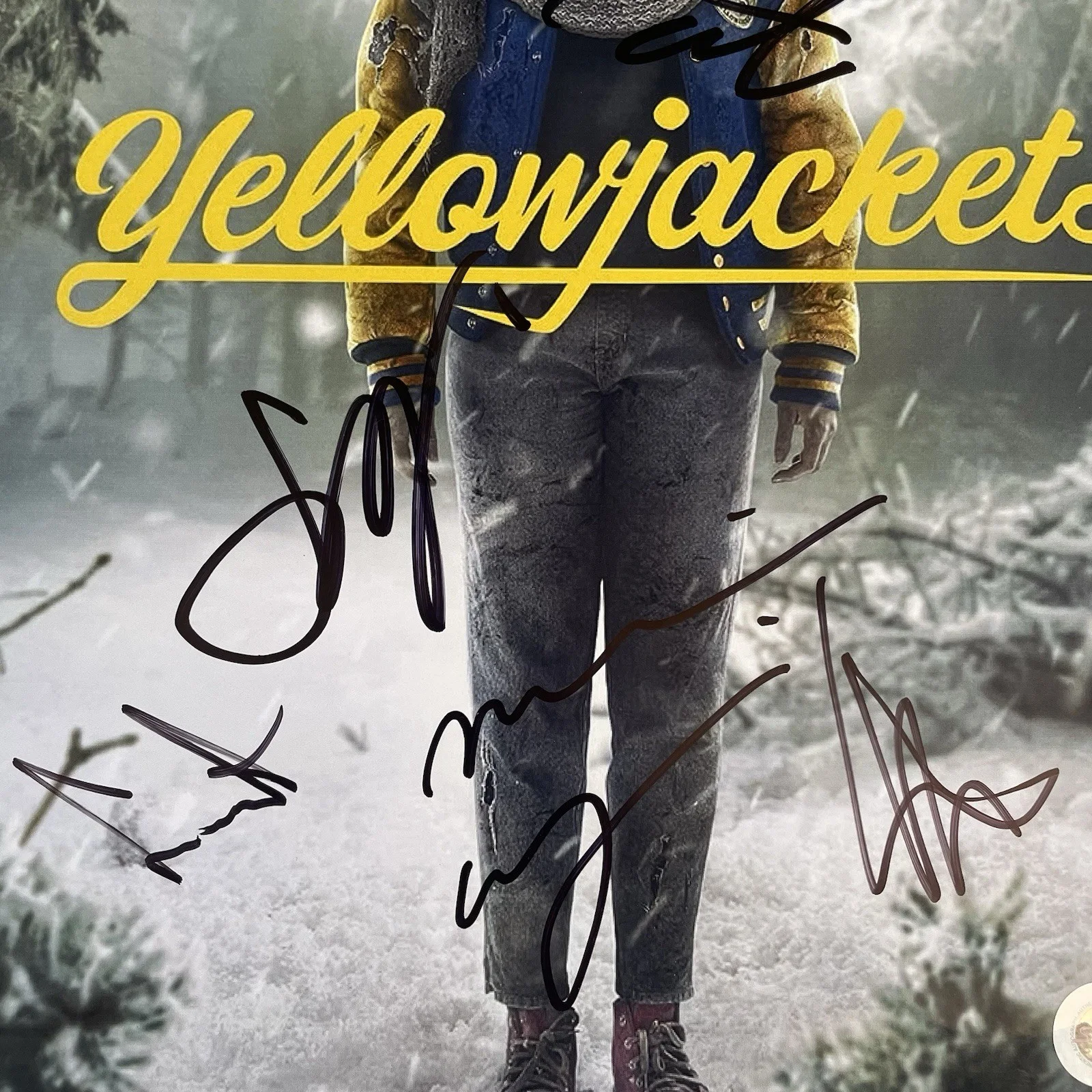 Yellowjackets Cast — Yellowjackets cast signed 8x10 photo Melanie Lynskey Eaton Nelisse Hewson SWAU, изображение 2