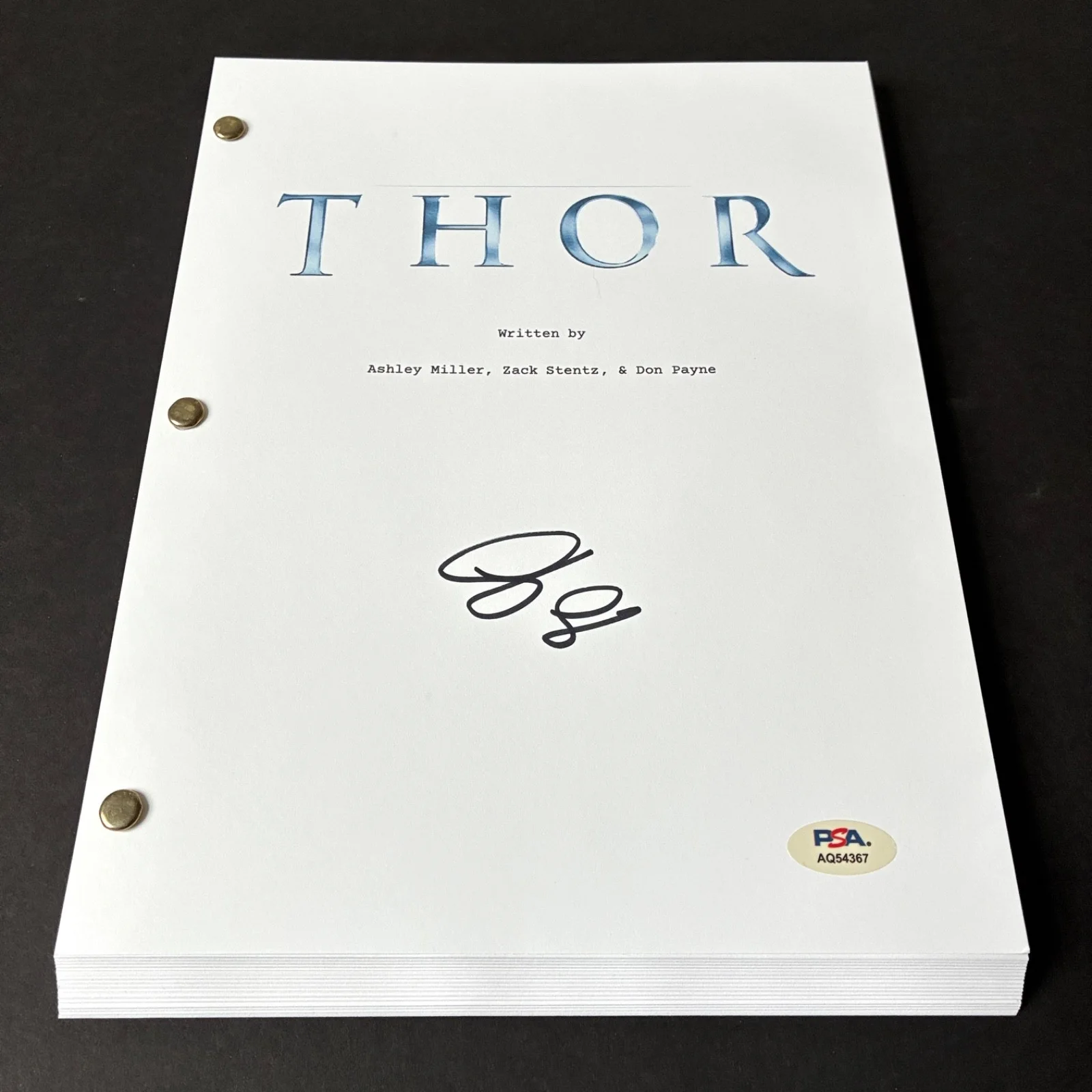Stellan Skarsgard — STELLAN SKARSGARD SIGNED THOR MOVIE SCRIPT FULL 139 PAGE AUTOGRAPH PSA DNA