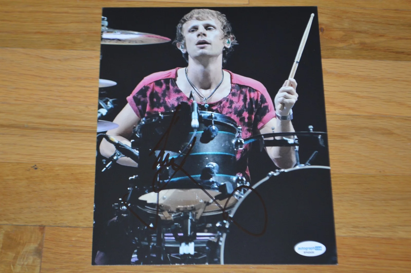 MUSE ~ Dominic Howard Autographed 8x10 Color Photo with AUTOGRAPH COA, image 2