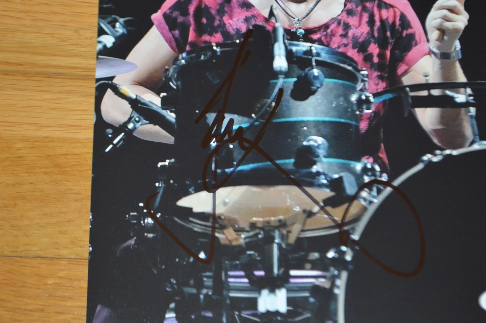 MUSE ~ Dominic Howard Autographed 8x10 Color Photo with AUTOGRAPH COA, image 3