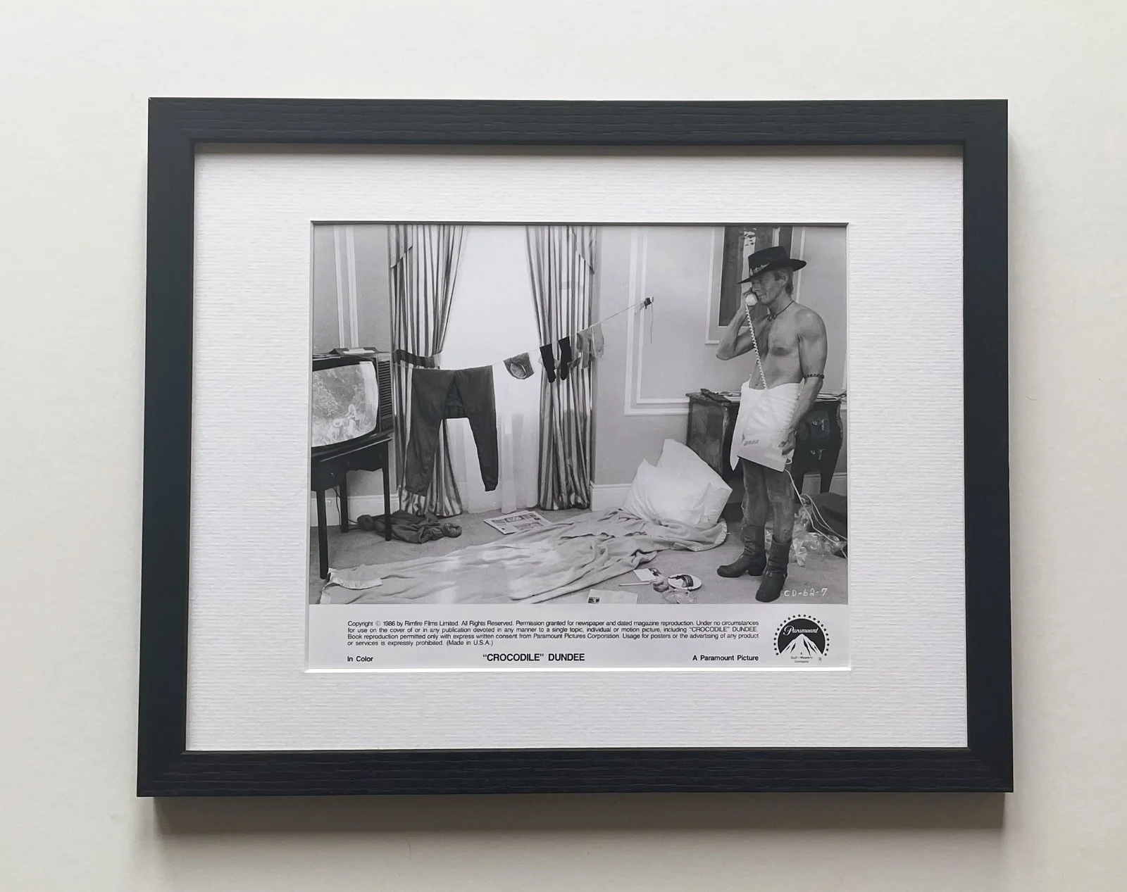 Crocodile Dundee II Photo Framed Original 8X10 Inch B&W Press Publicity Still, image 2