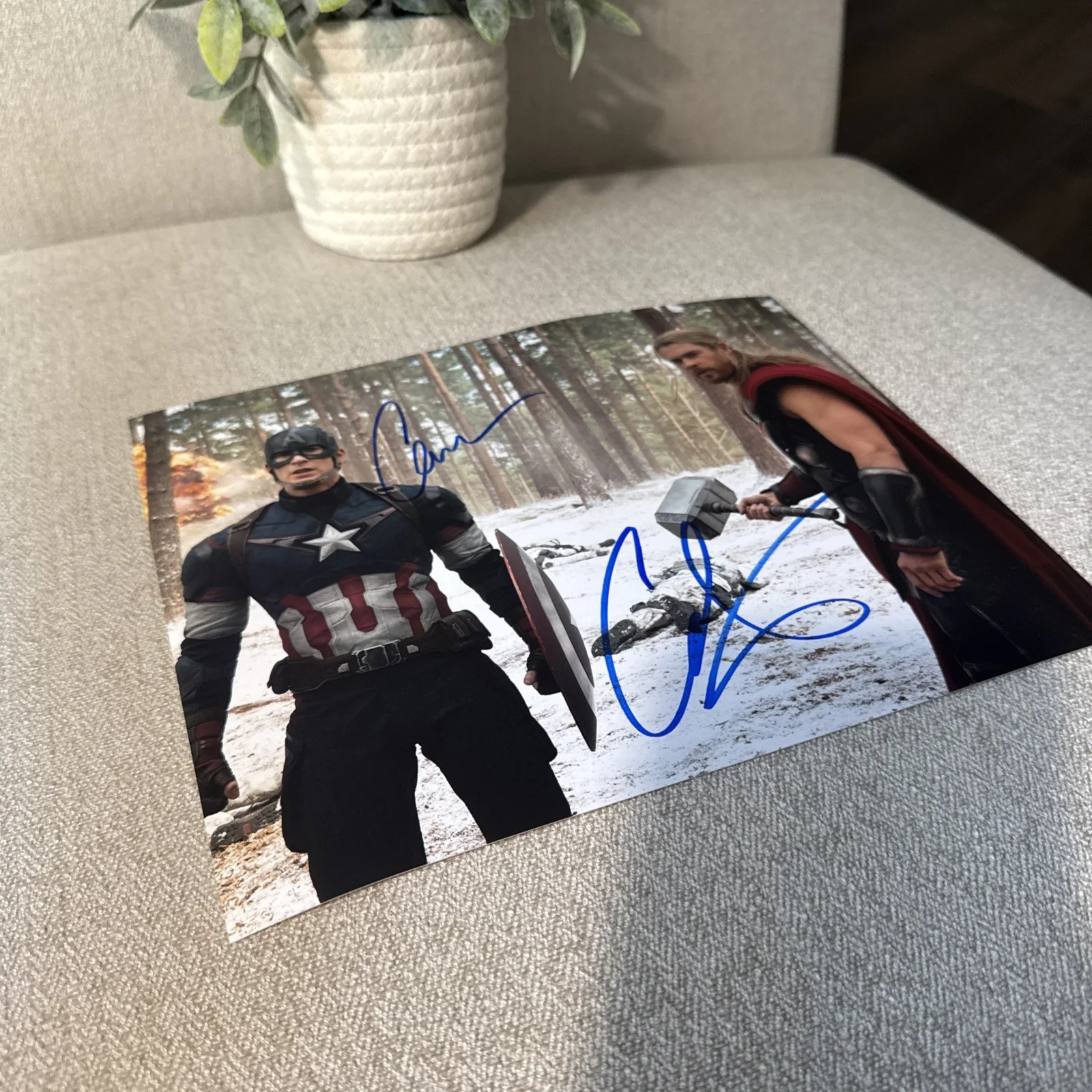Chris Evans, Chris Hemsworth — Chris Evans Chris Hemsworth AVENGERS SIGNED AUTOGRAPH 8x10 Photo w/COA Holo !, image 2