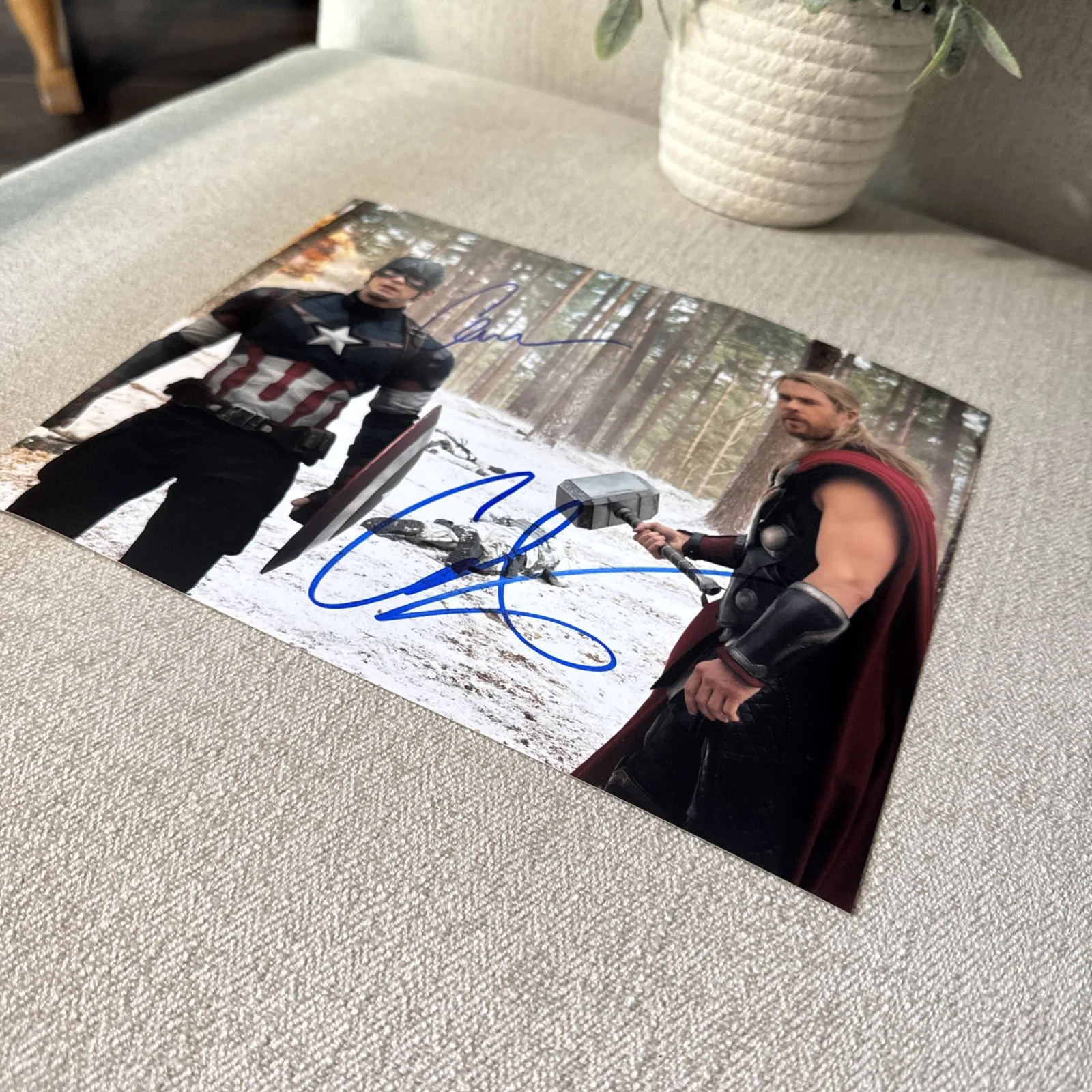 Chris Evans, Chris Hemsworth — Chris Evans Chris Hemsworth AVENGERS SIGNED AUTOGRAPH 8x10 Photo w/COA Holo !, image 3